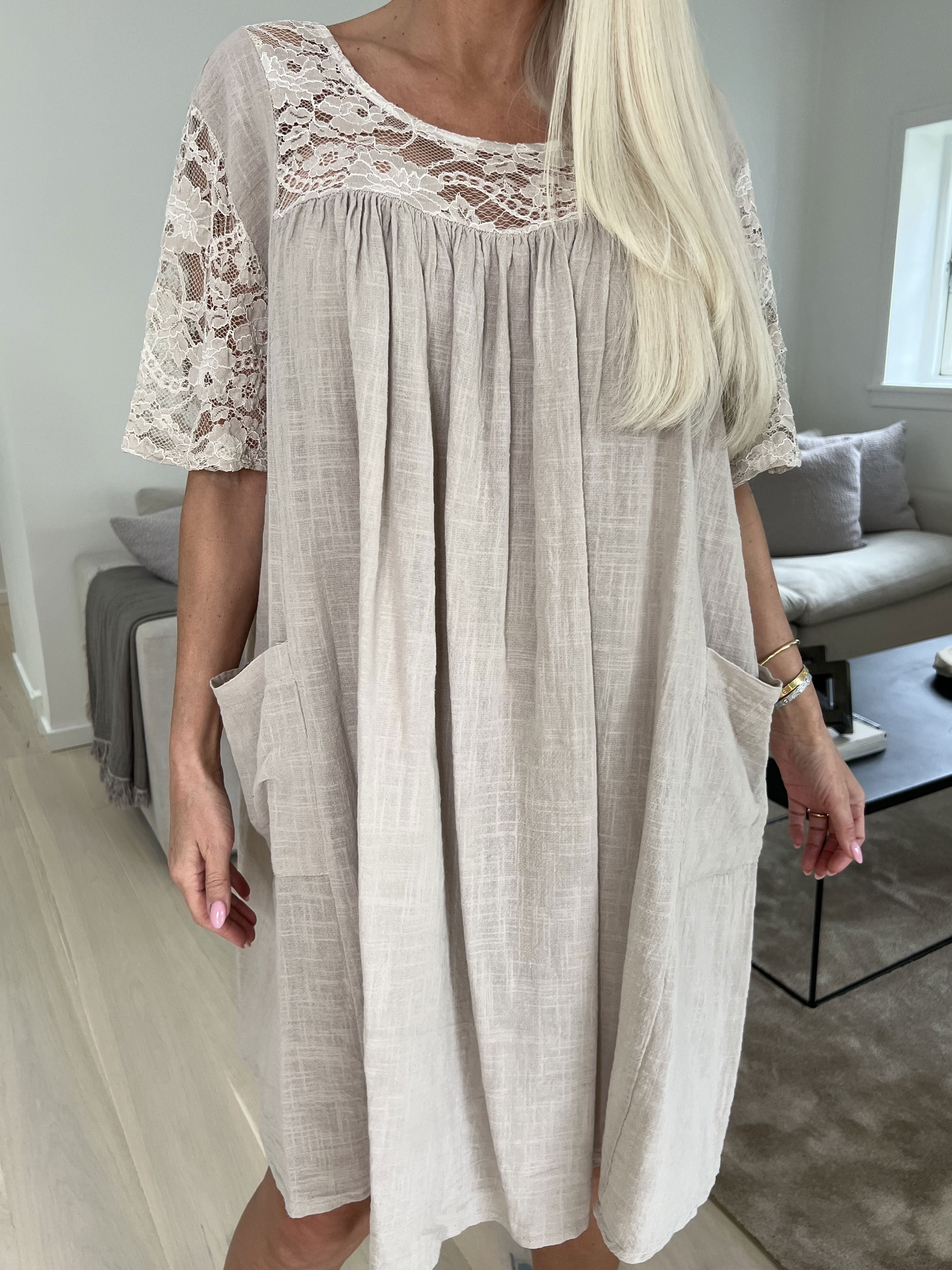 Lovisa - Sød bomuldskjole med lommer