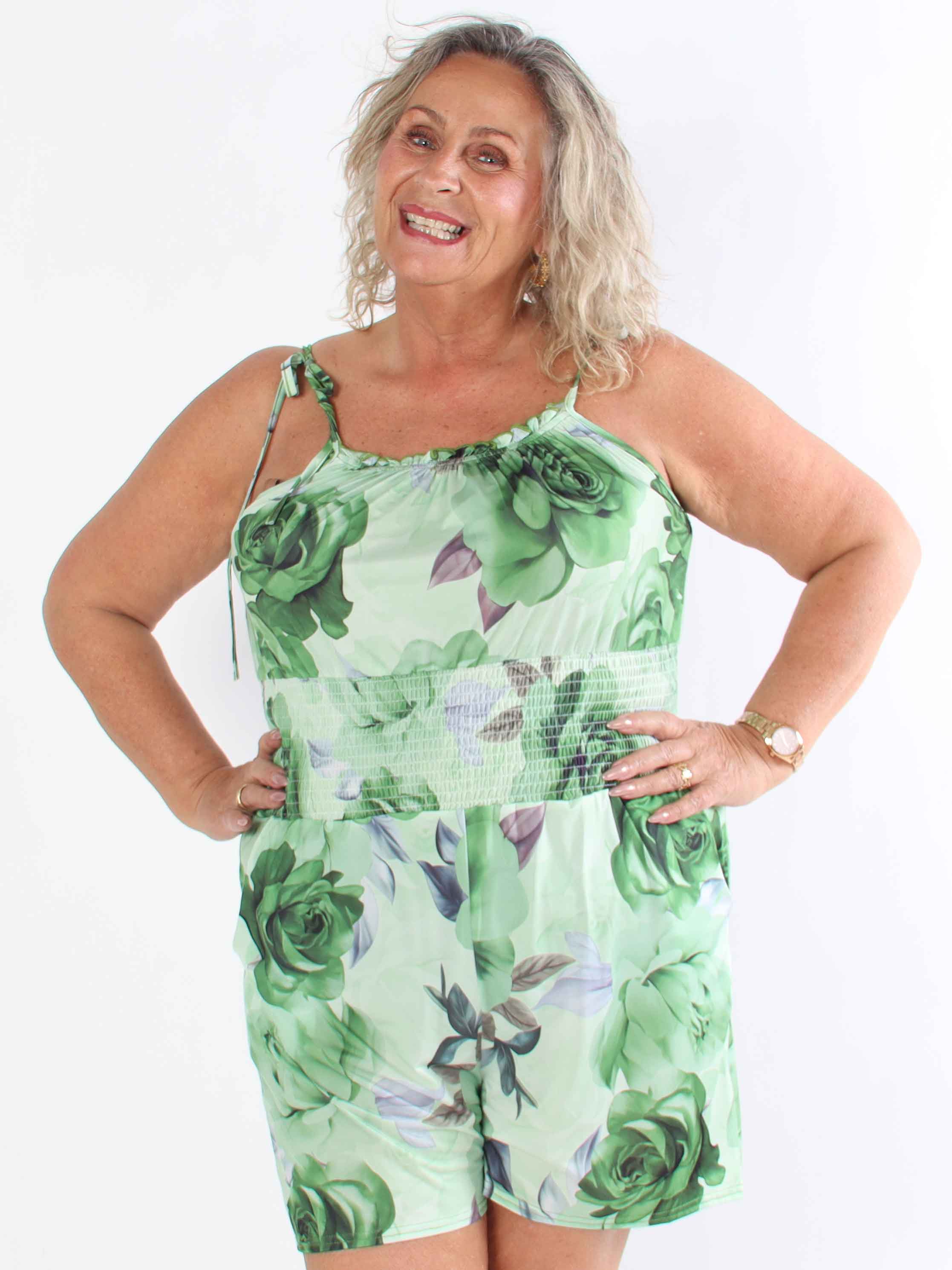 Lyra - Elastisk plus size buksedragt med smock i taljen