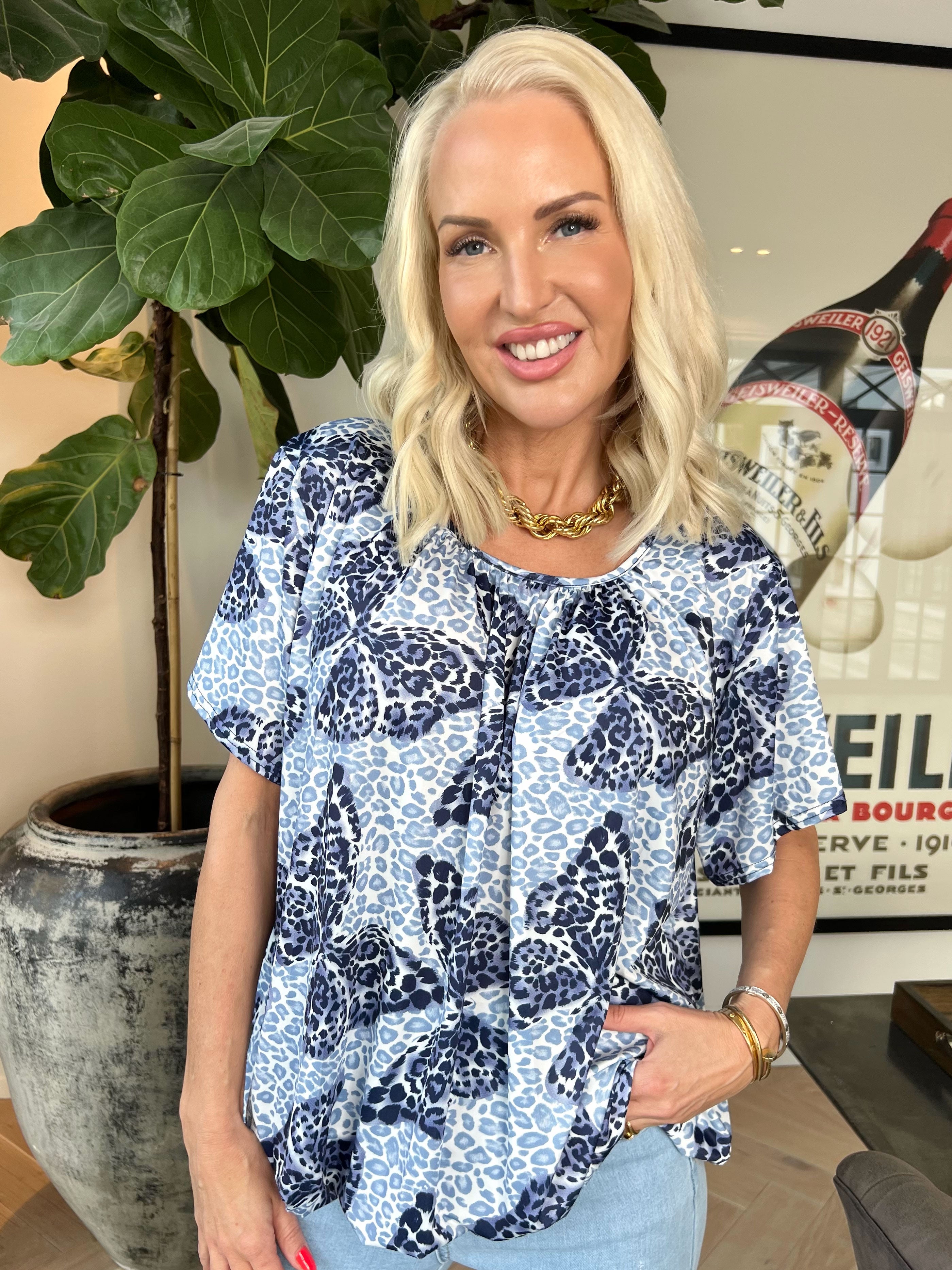 Miracle Butterfly - T-shirt med leopardprint, sommerfugl og elastik i bunden for et loose look