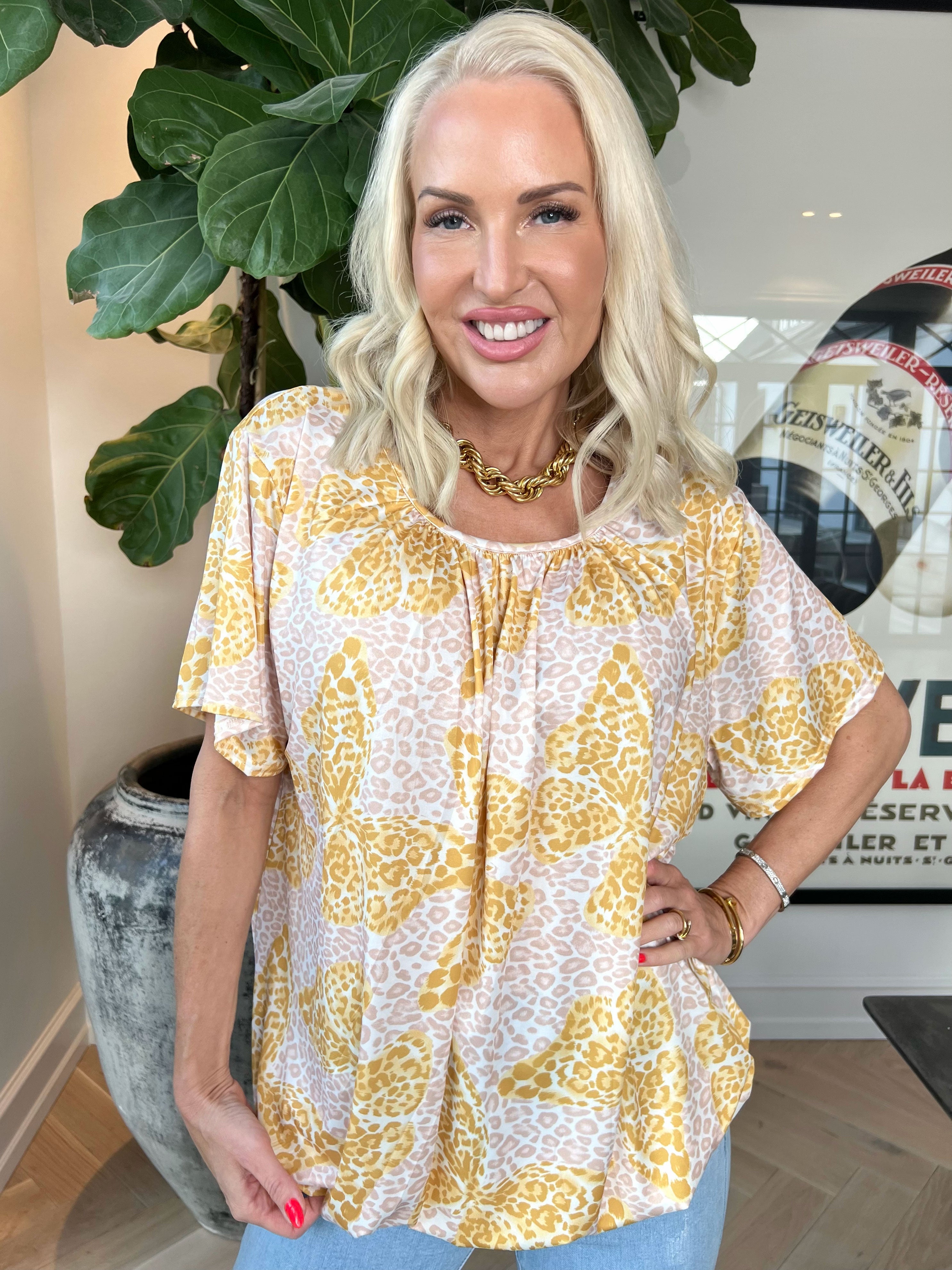 Miracle Butterfly - T-shirt med leopardprint, sommerfugl og elastik i bunden for et loose look