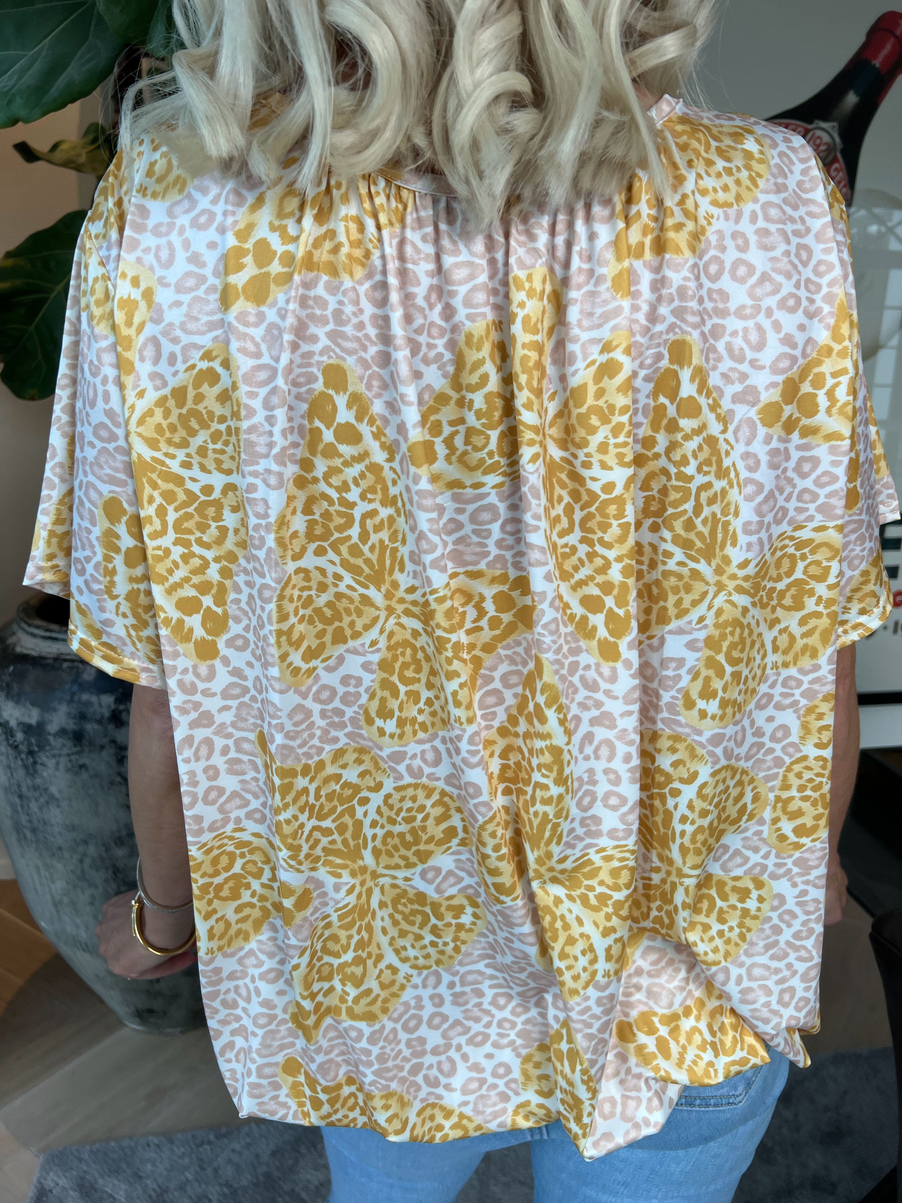 Miracle Butterfly - T-shirt med leopardprint, sommerfugl og elastik i bunden for et loose look