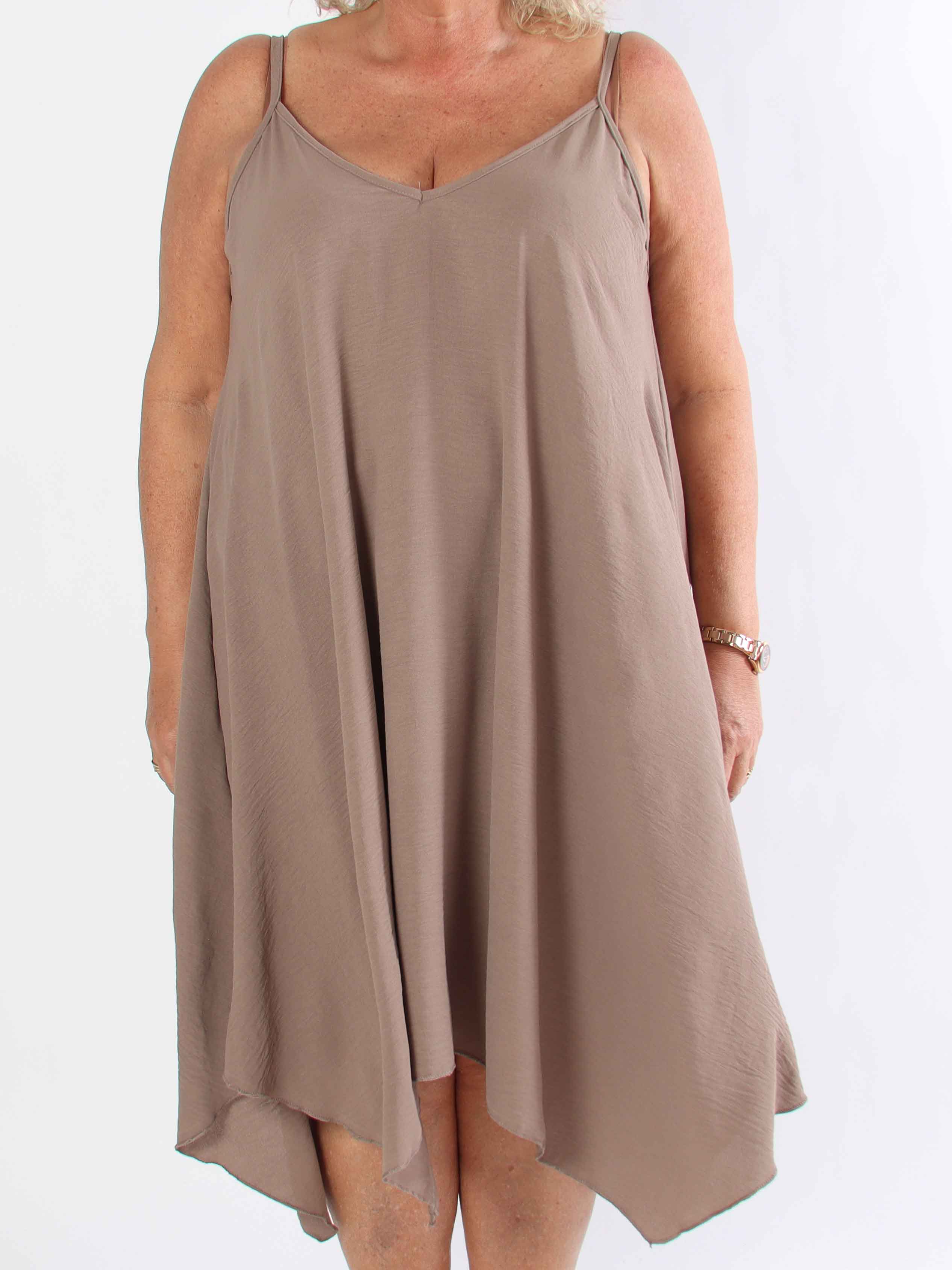 Galadriel - Sød let plus size stropkjole i viskose