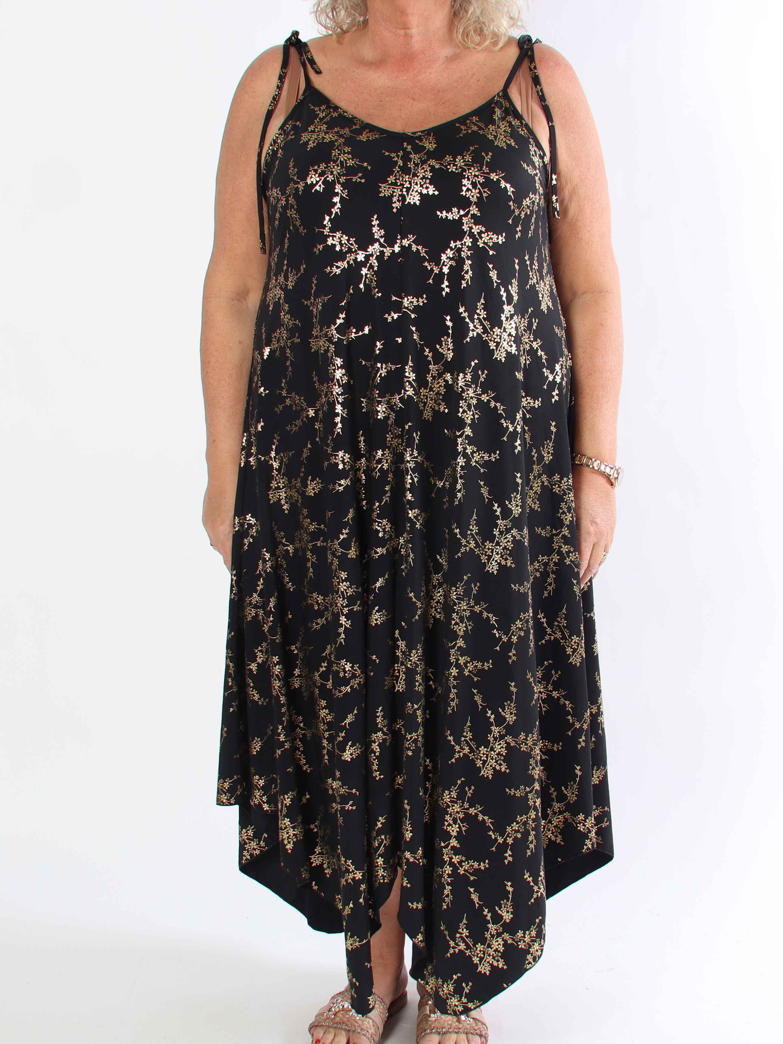 Maisie Gold - Plus size stropkjole i elastisk stof med guld print