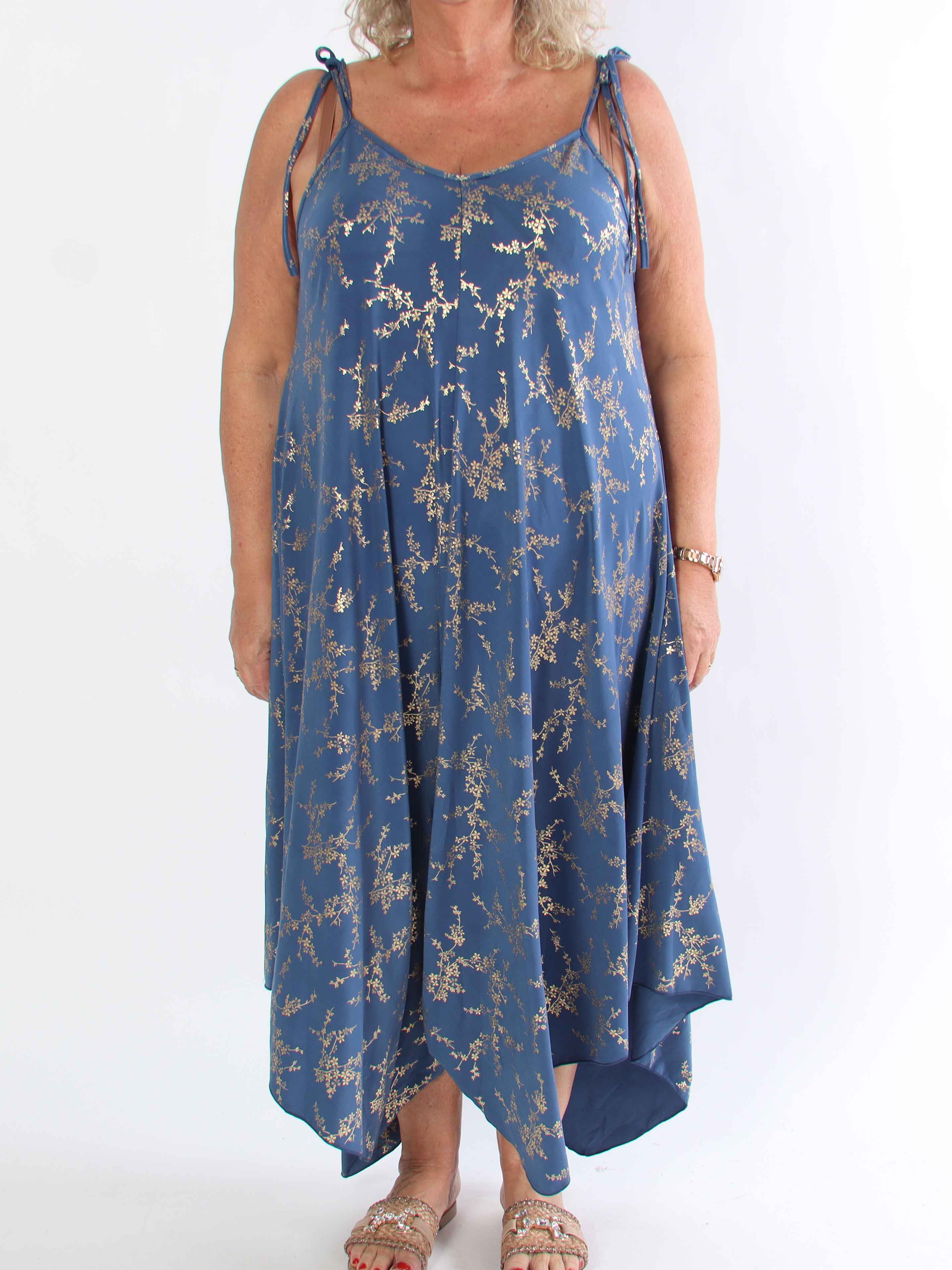 Maisie Gold - Plus size stropkjole i elastisk stof med guld print