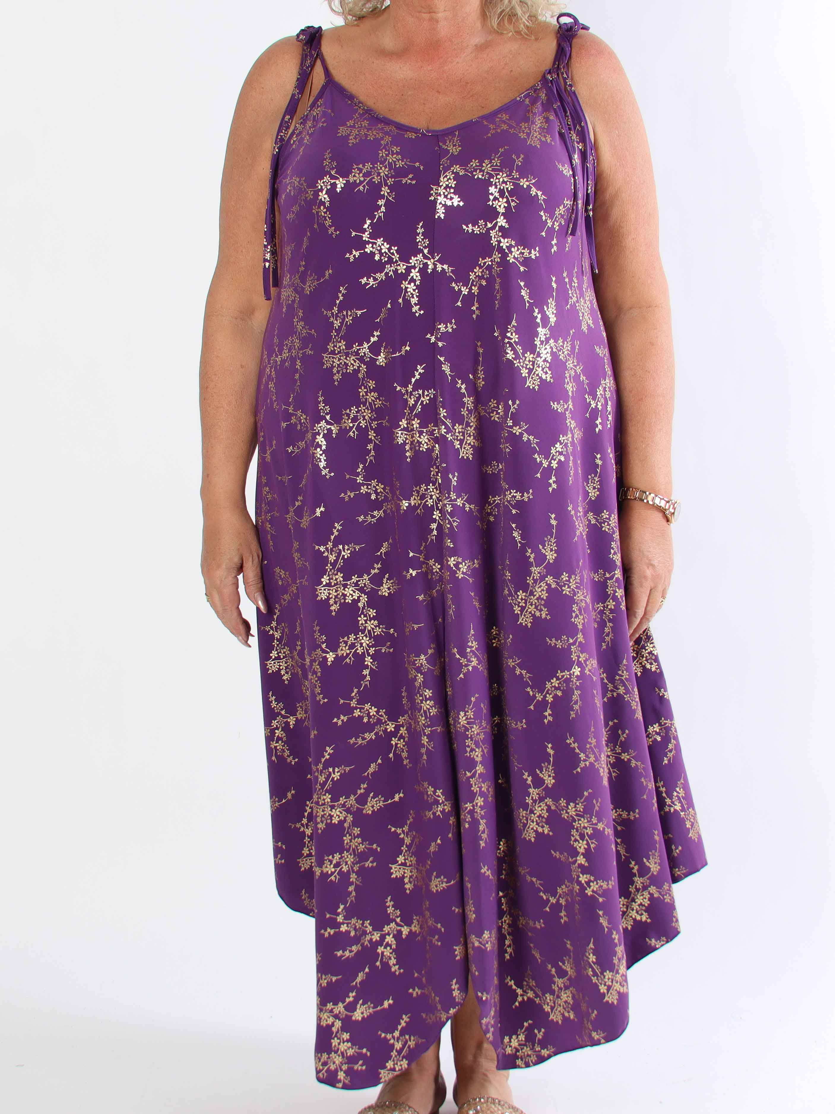 Maisie Gold - Plus size stropkjole i elastisk stof med guld print