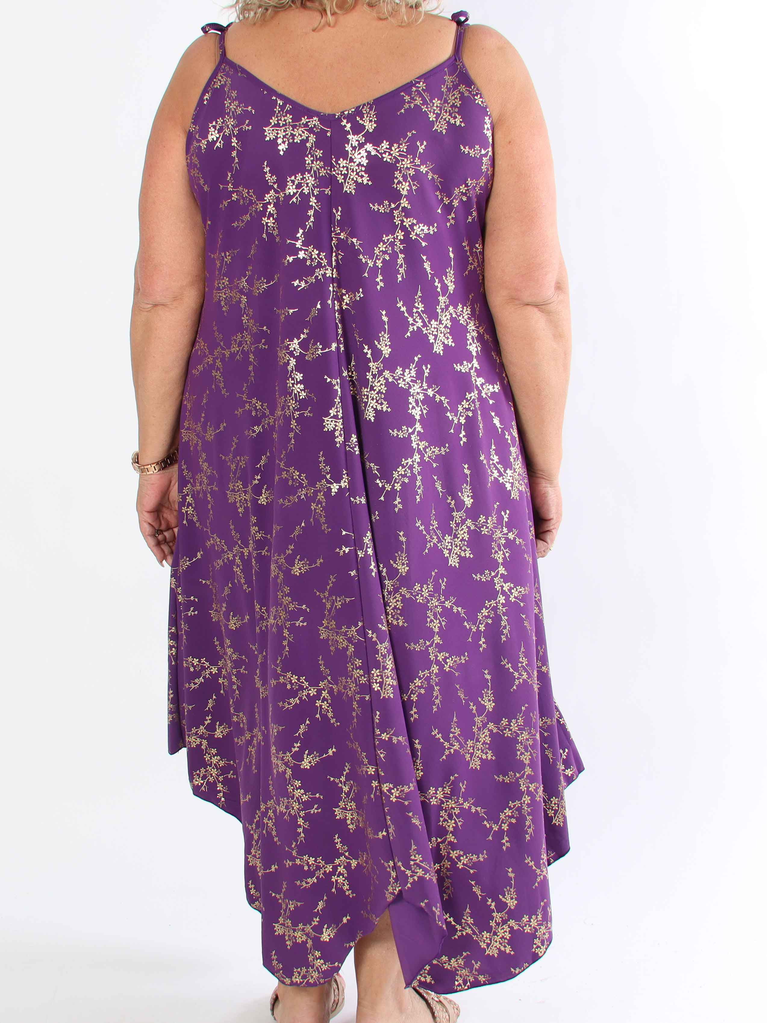 Maisie Gold - Plus size stropkjole i elastisk stof med guld print