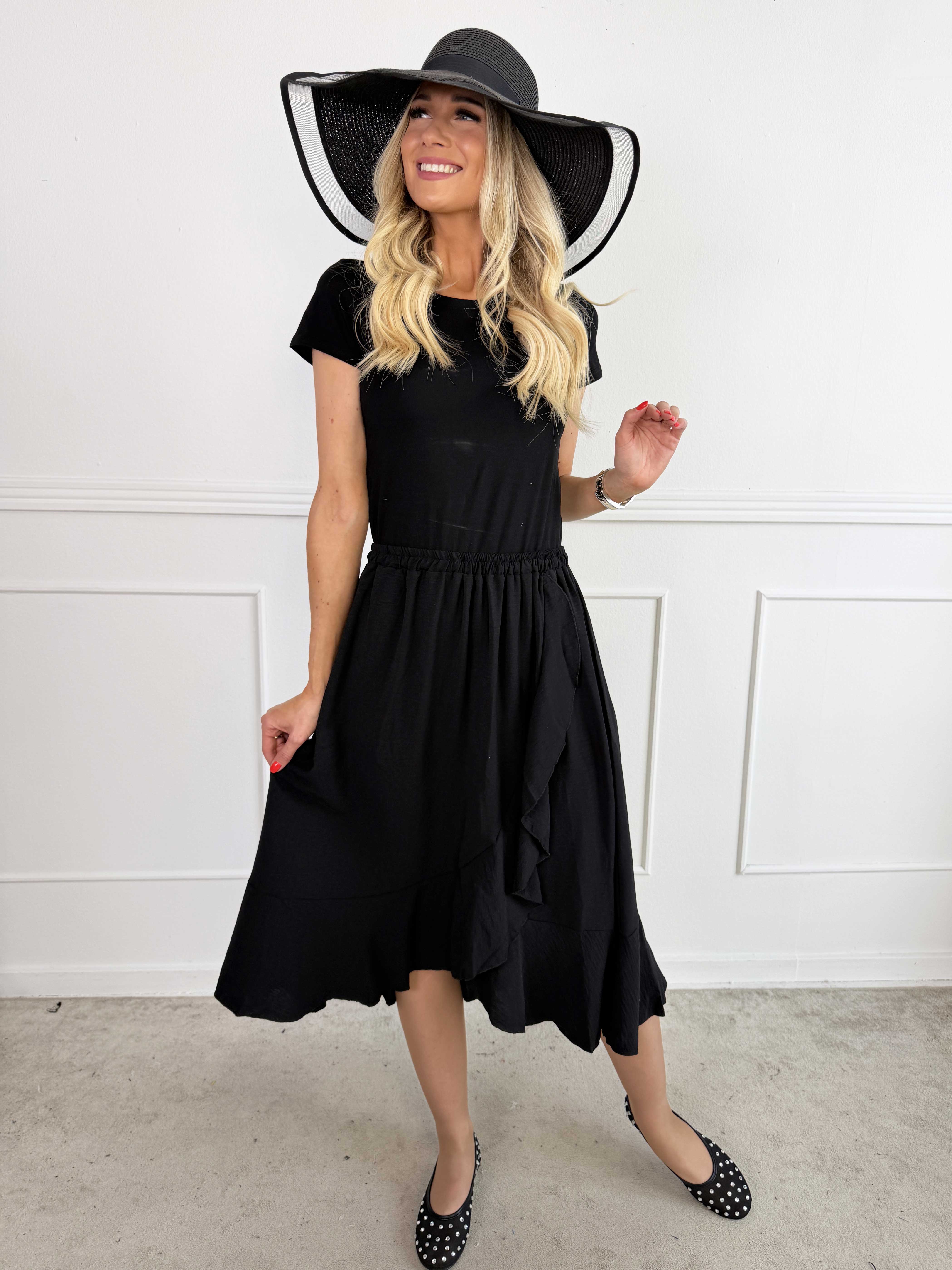 Panadita - Sort flæsenederdel med elastikkant i livet