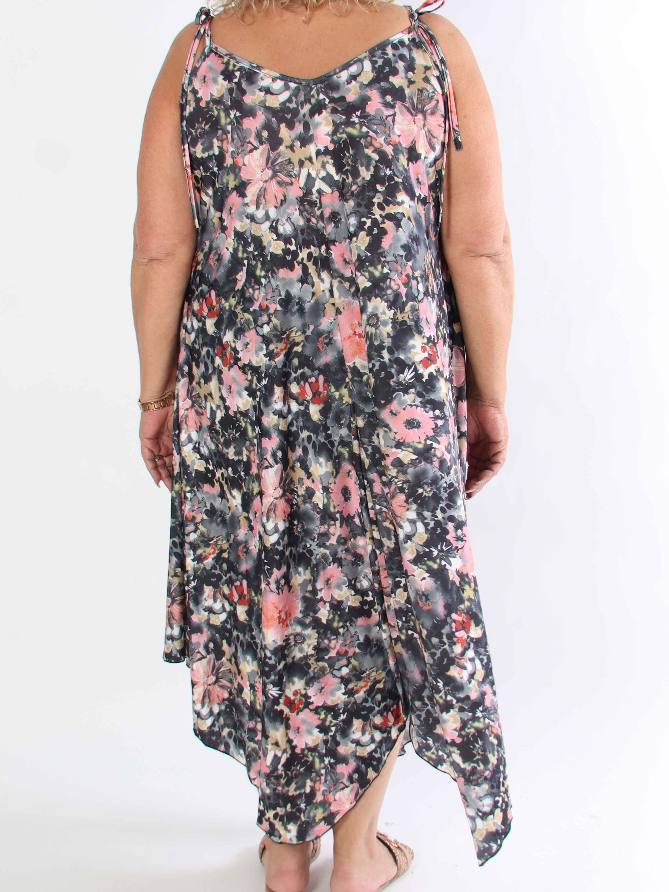 Maisie Flower - Plus size stropkjole i elastisk stof med blomsterprint