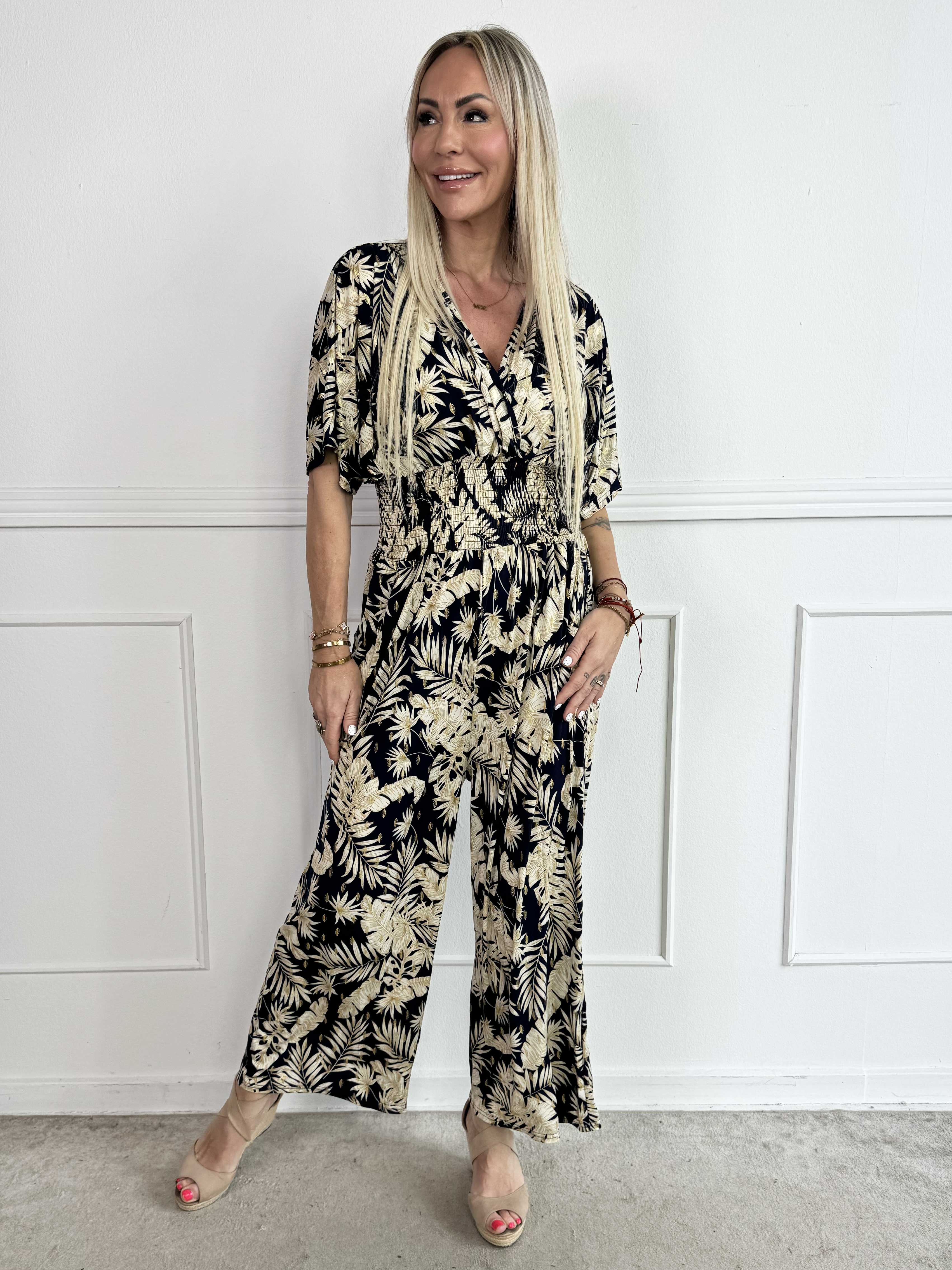 Pams Gold Leaf Jumpsuit - Elastisk buksedragt med blad mønster og guld dutter