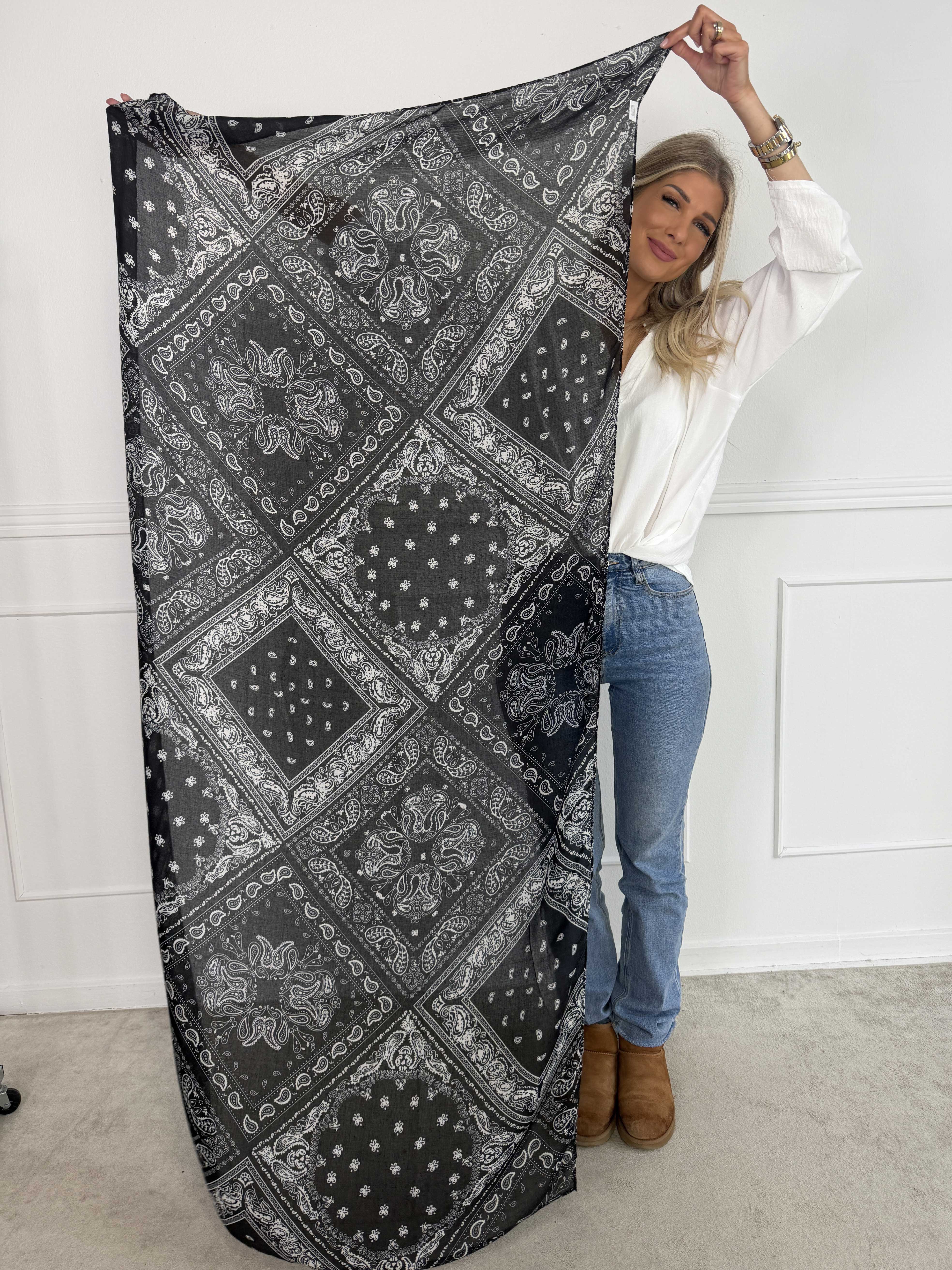 Beauty - Tørklæde i viskose med paisley mønster