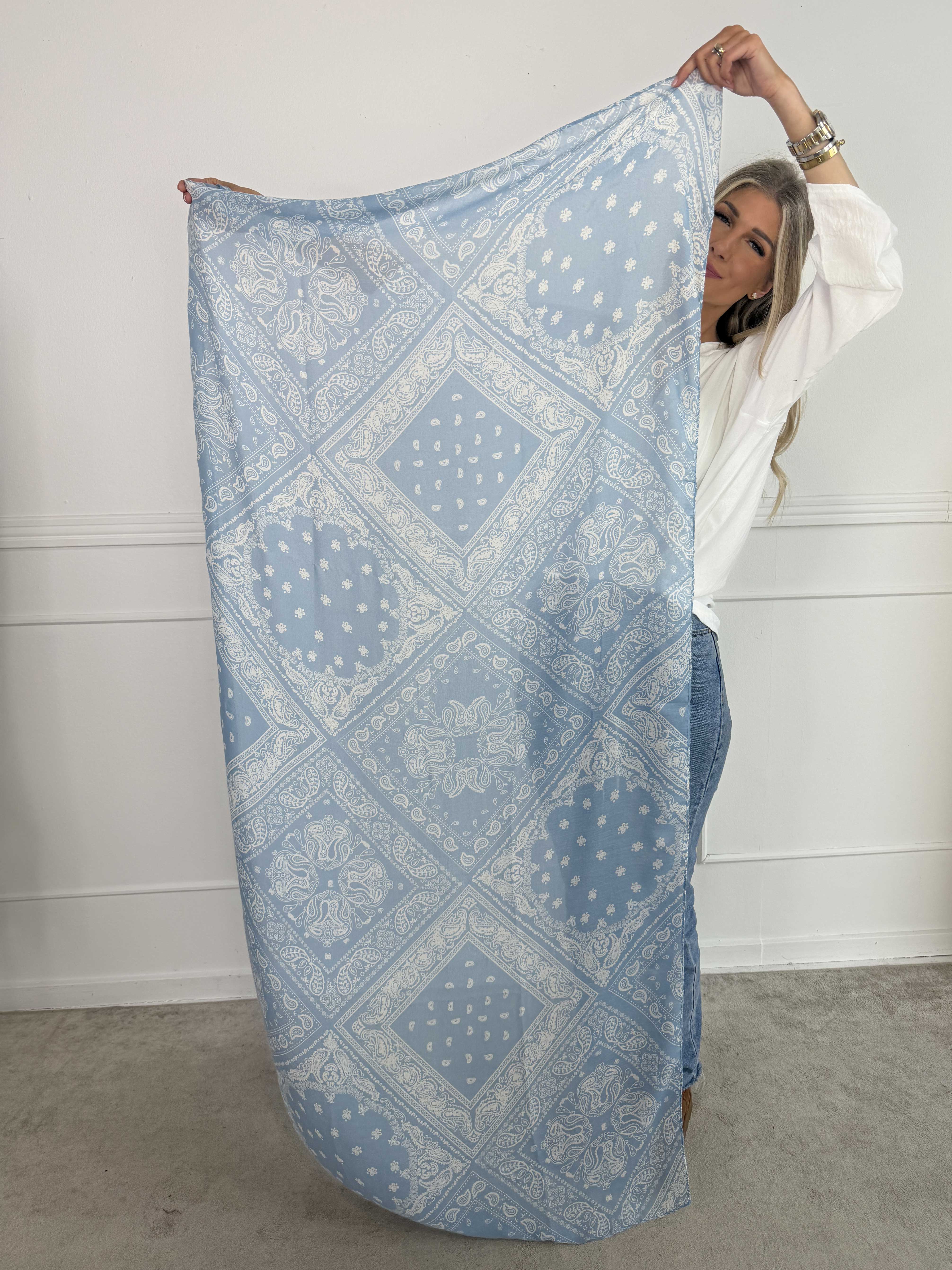 Beauty - Tørklæde i viskose med paisley mønster