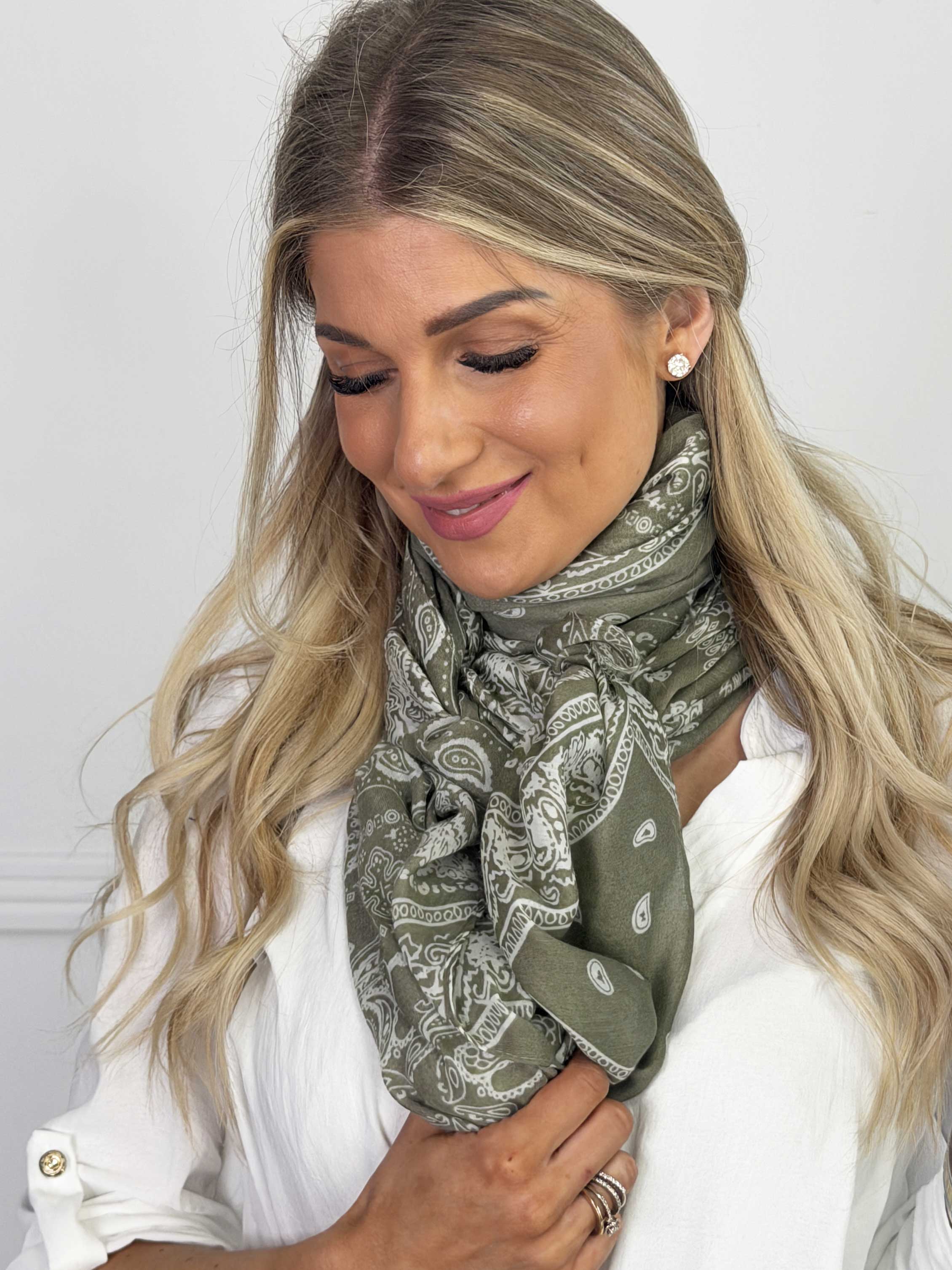 Beauty - Tørklæde i viskose med paisley mønster