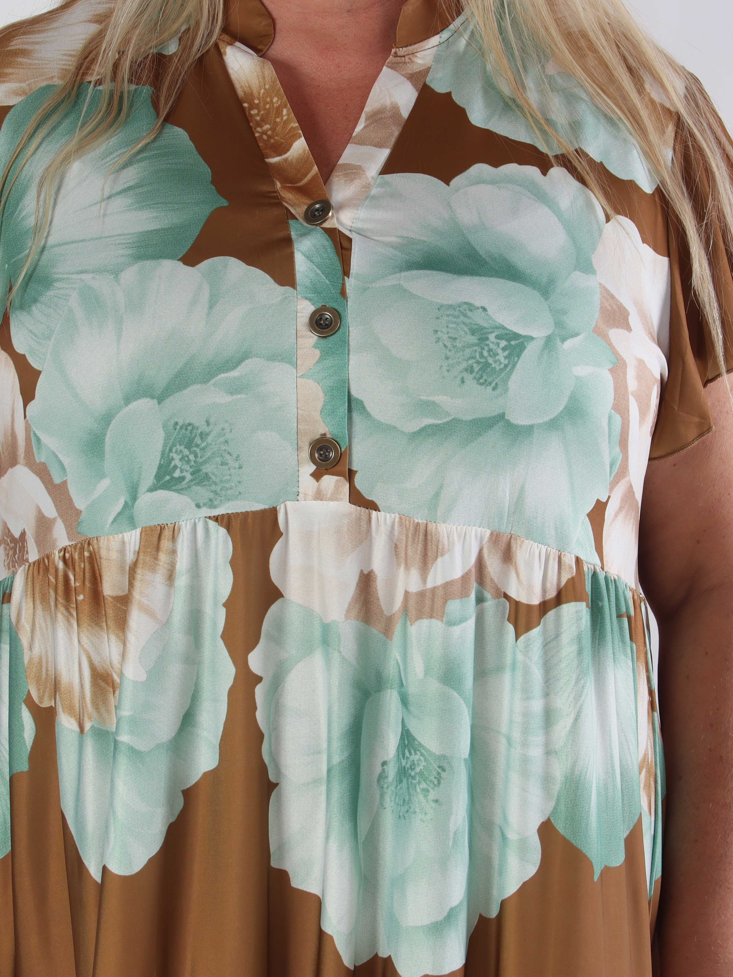 Milano Peony Midi S/S - Blomstret plus size kjole med lag på lag look