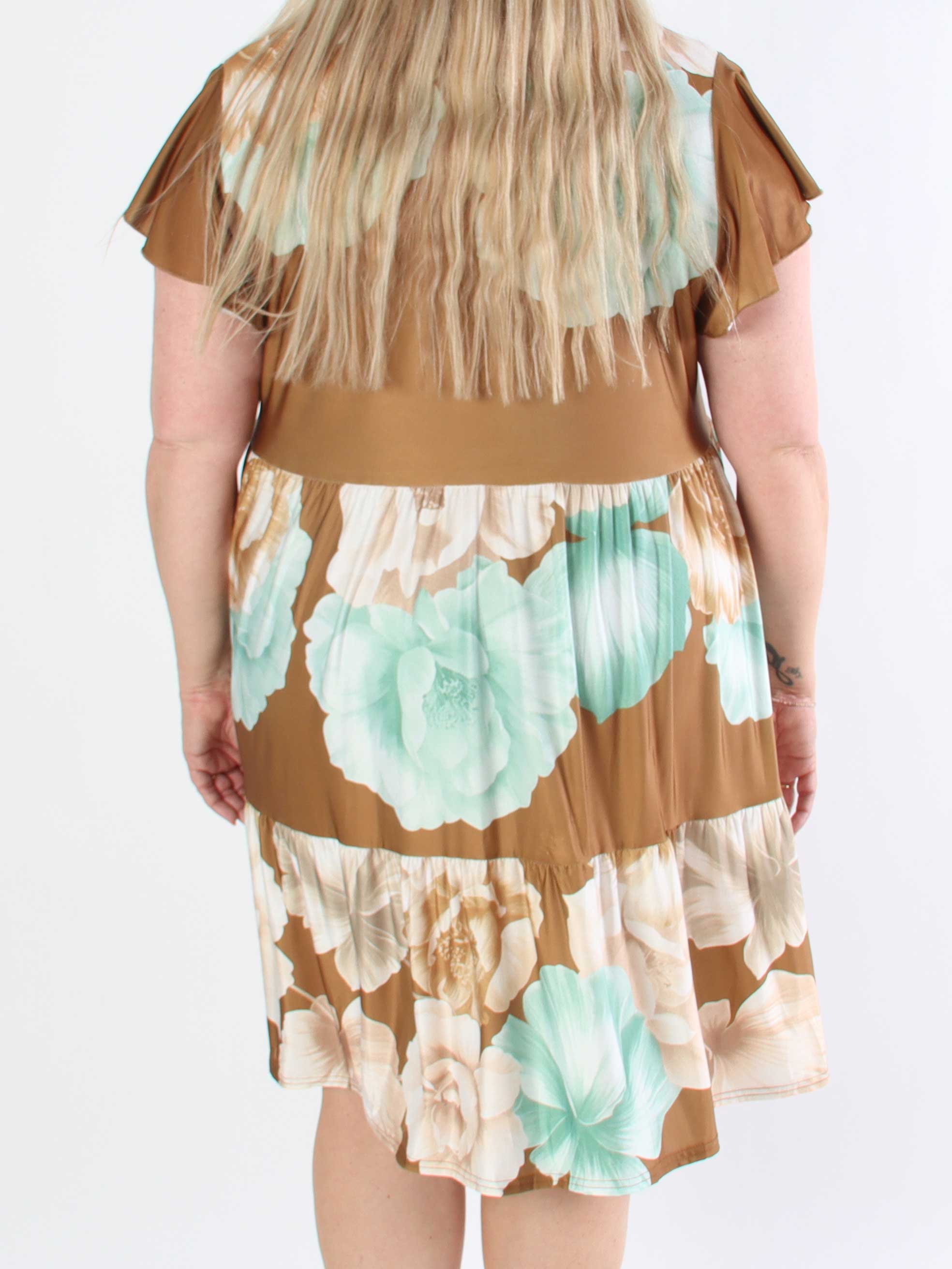 Milano Peony Midi S/S - Blomstret plus size kjole med lag på lag look
