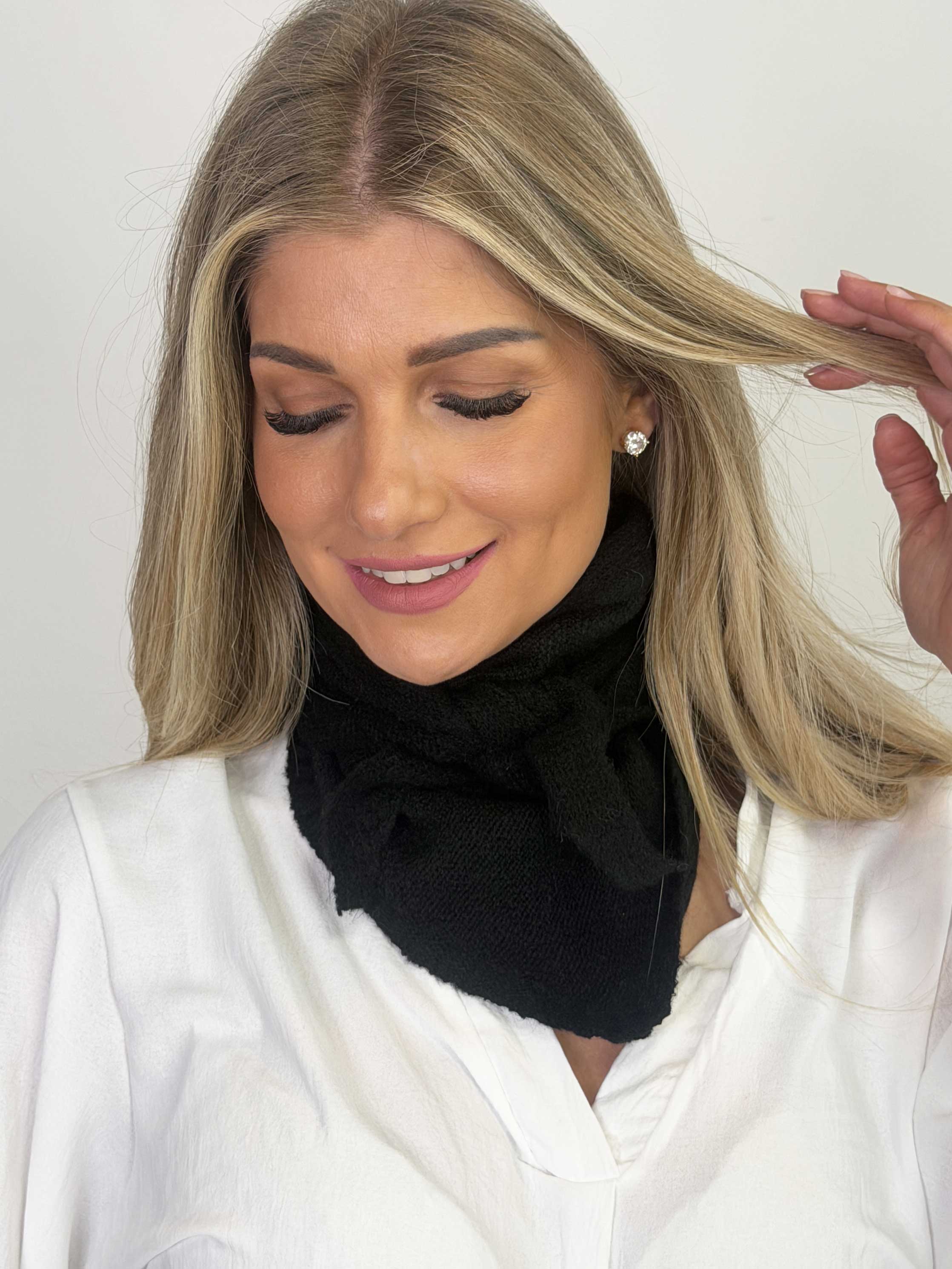 Dacy - Blødt trekantet tørklæde i strik