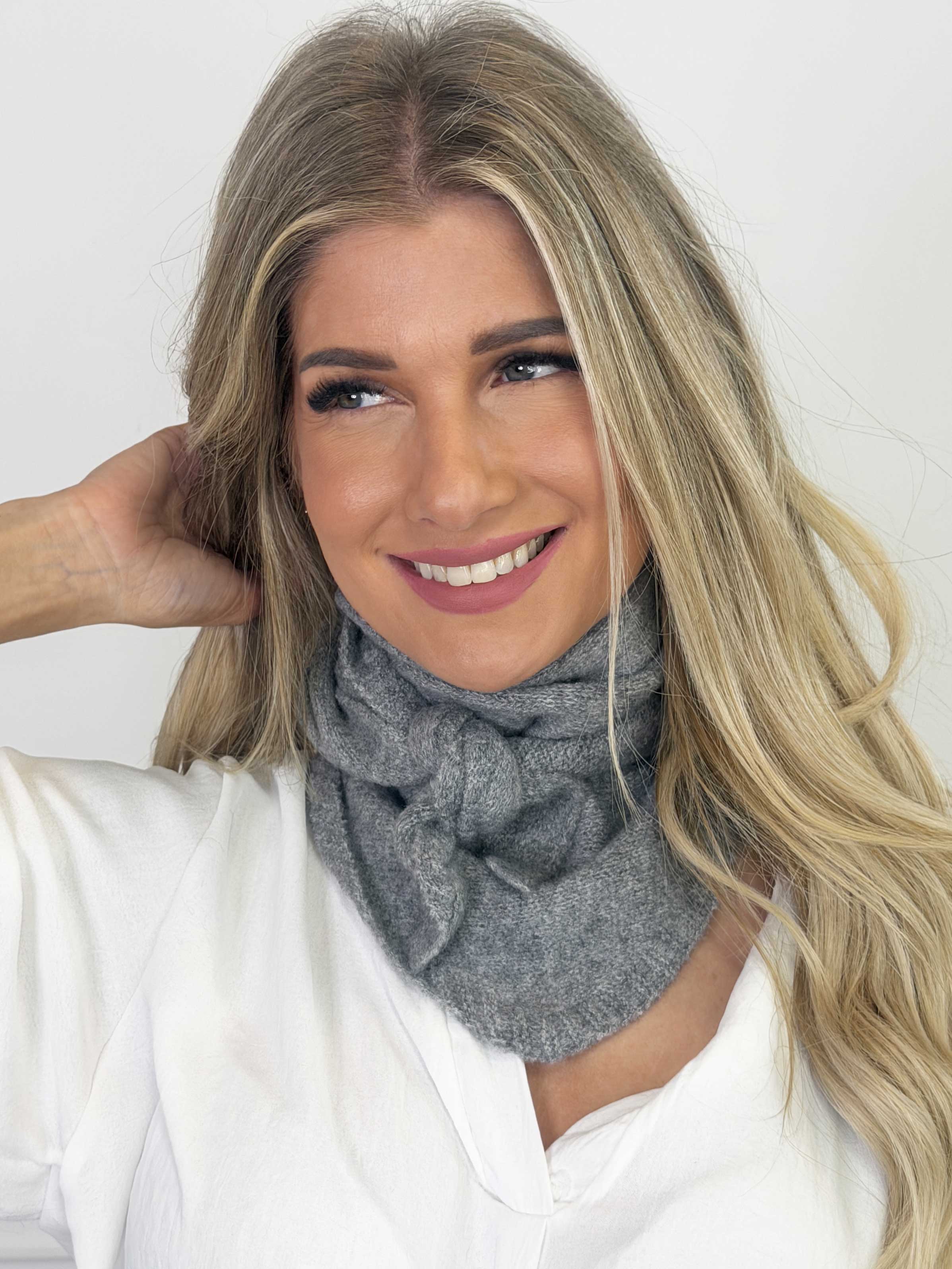 Dacy - Blødt trekantet tørklæde i strik