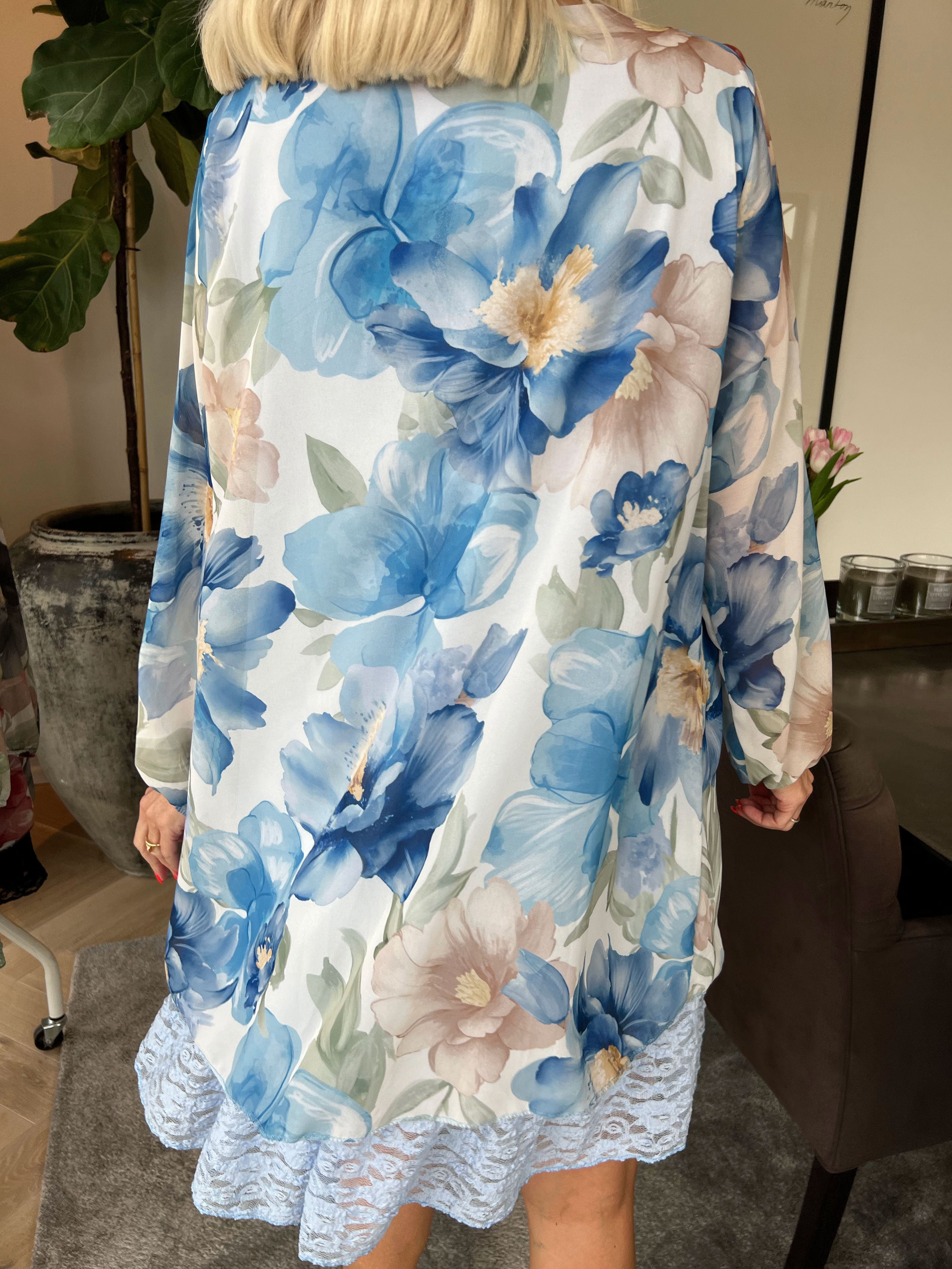 Lauren - Tunikakjole i chiffon med blomsterprint og blondekant