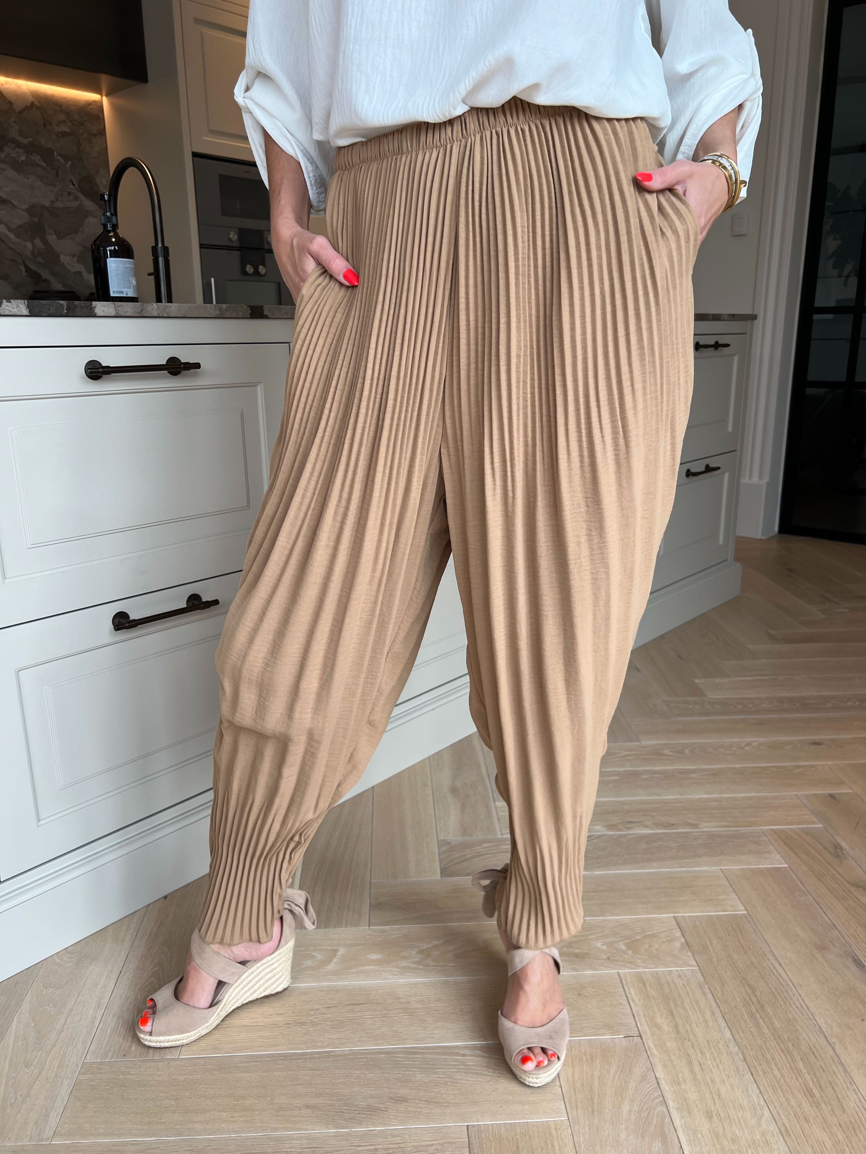Paja - Løse plisserede bukser med elastikkant i livet