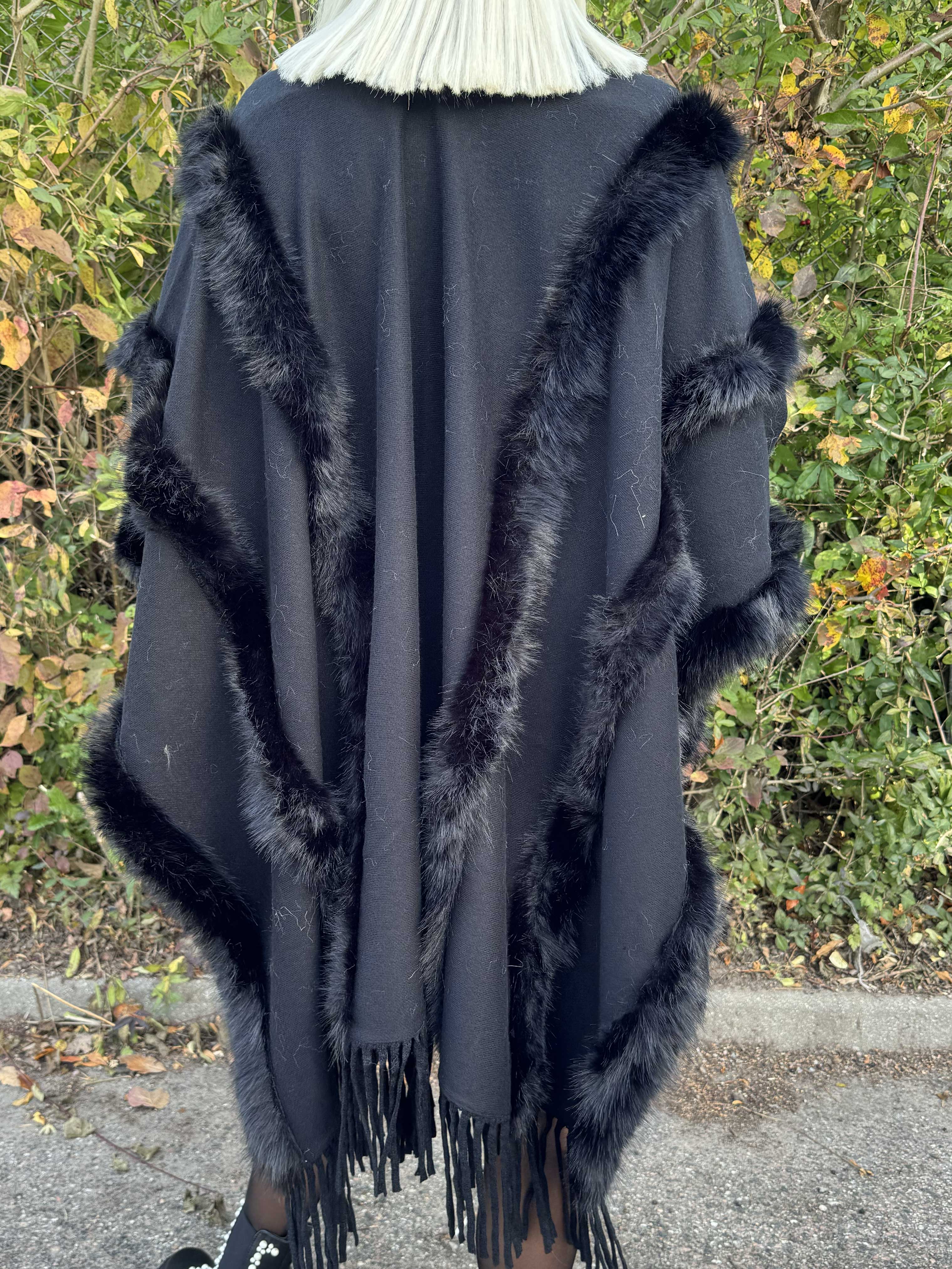 Lisa - Poncho med uld og blød faux fur