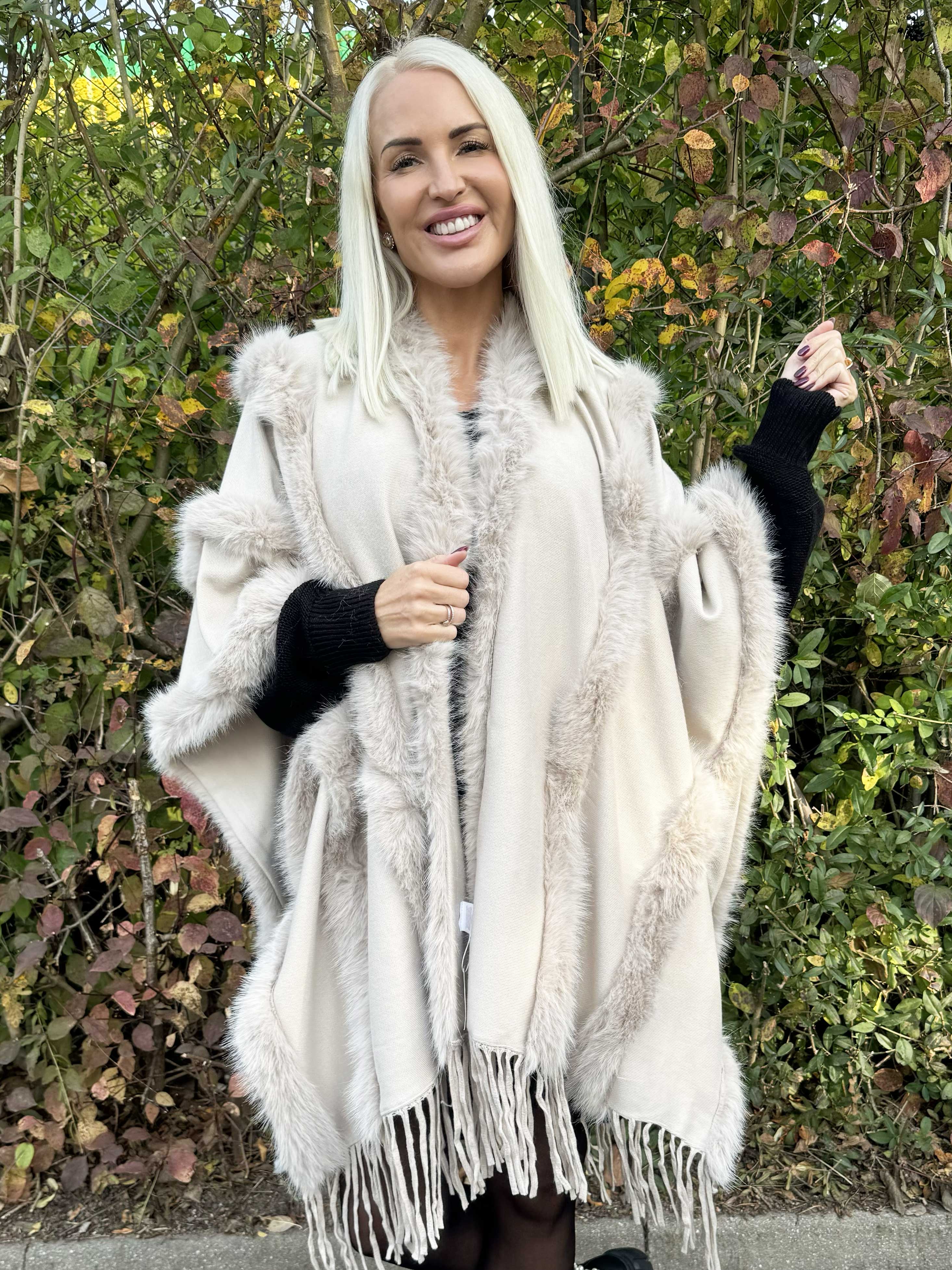 Lisa - Poncho med uld og blød faux fur