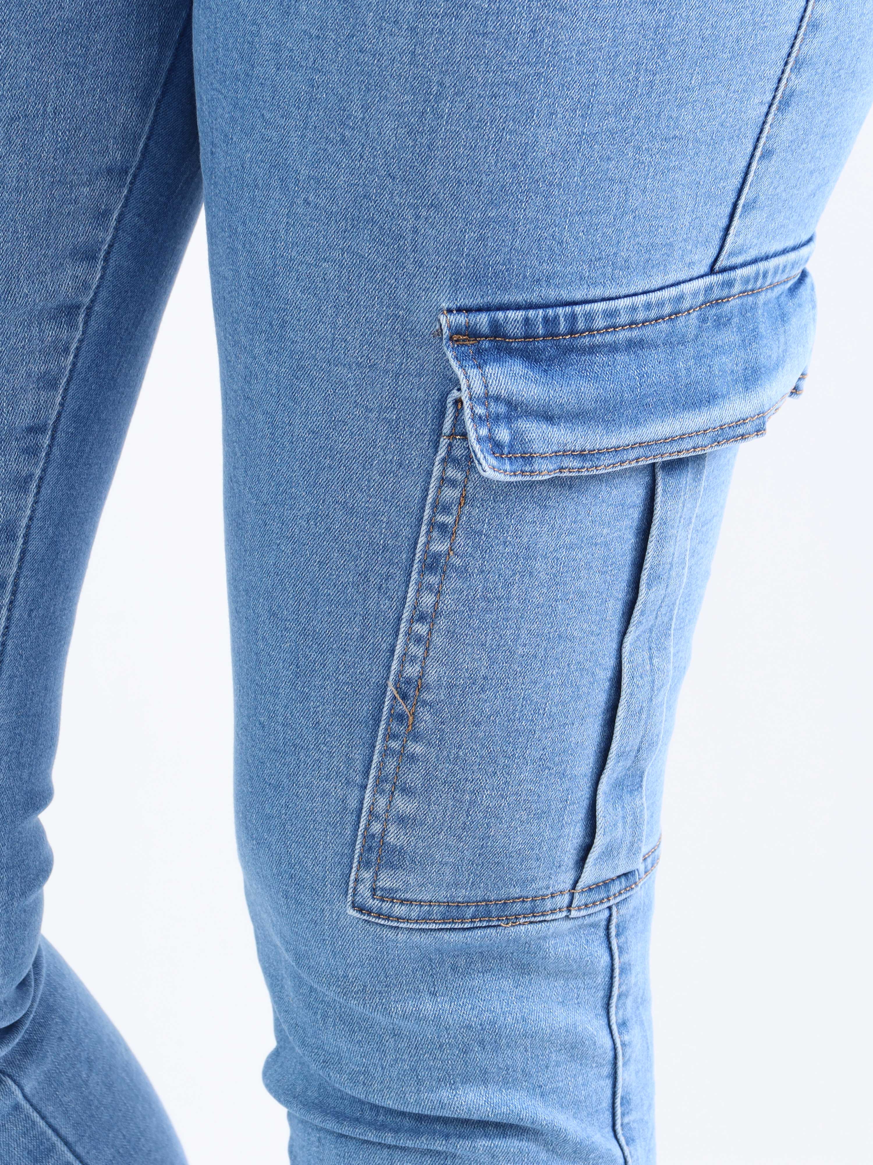 Lee Cargo - Elastiske jeans med lommer på siderne