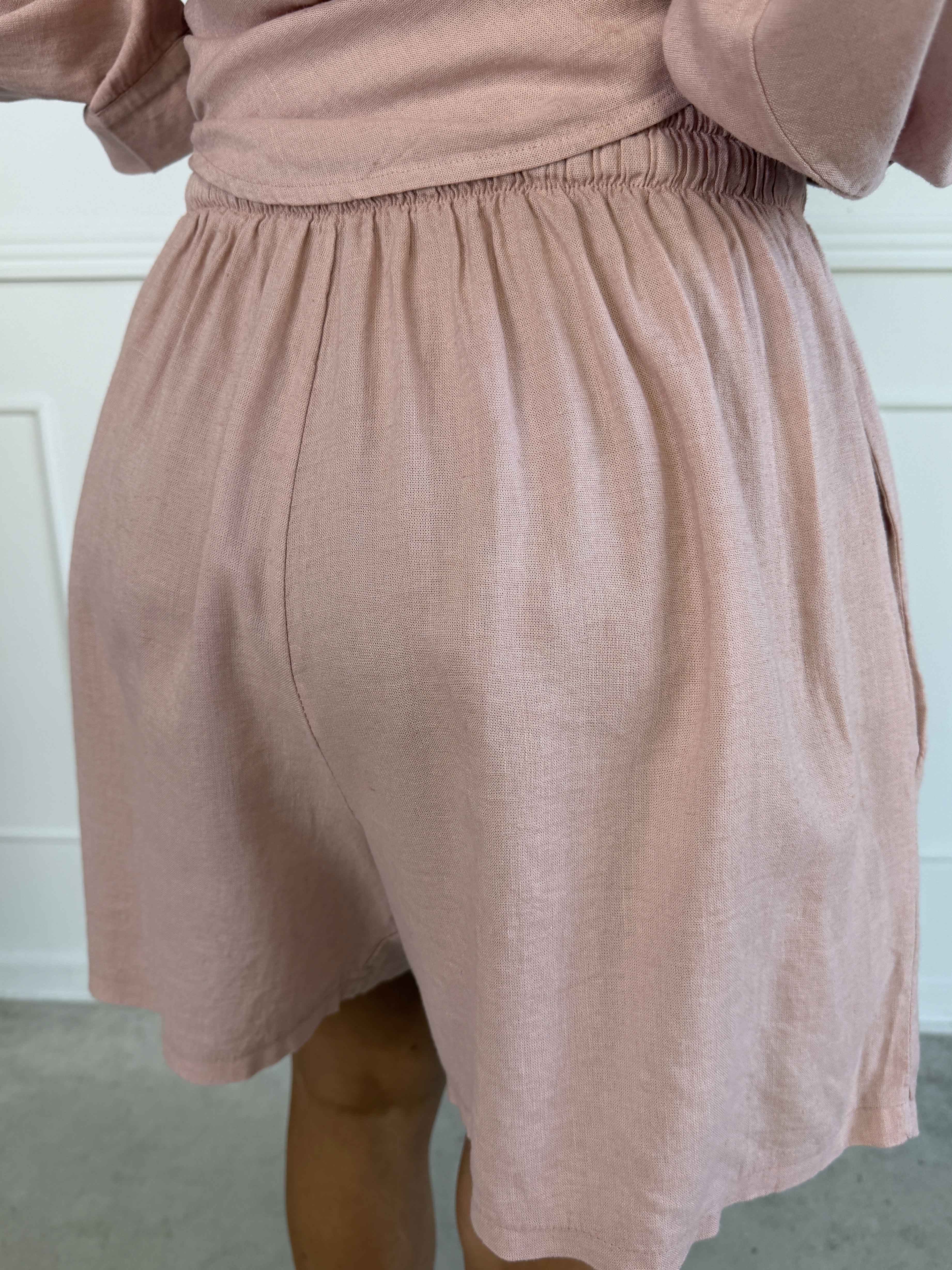 Clara Shorts - Lette shorts i viskose og hør