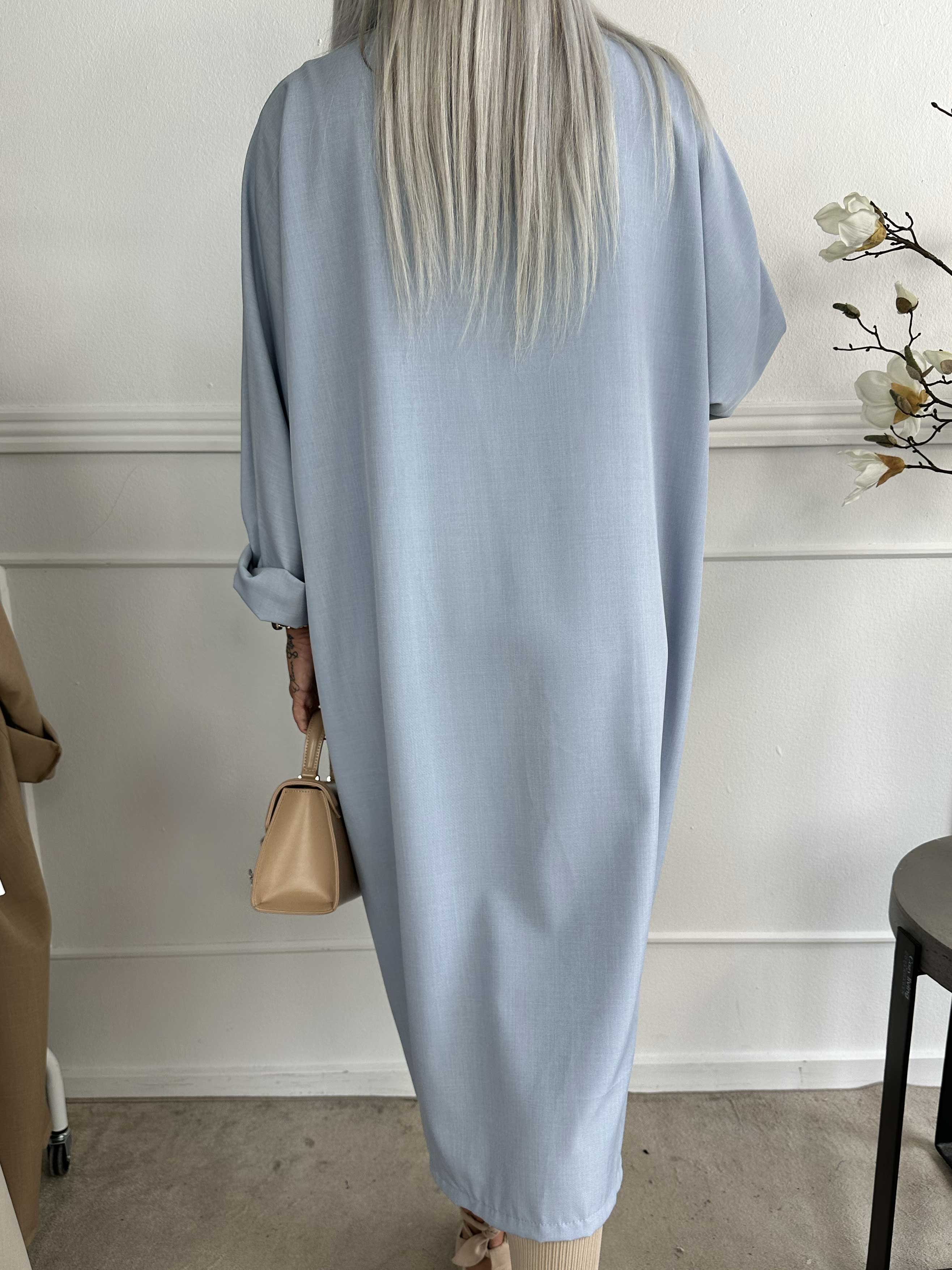 Annah Light - Oversized frakke med tydelige syninger og lommer