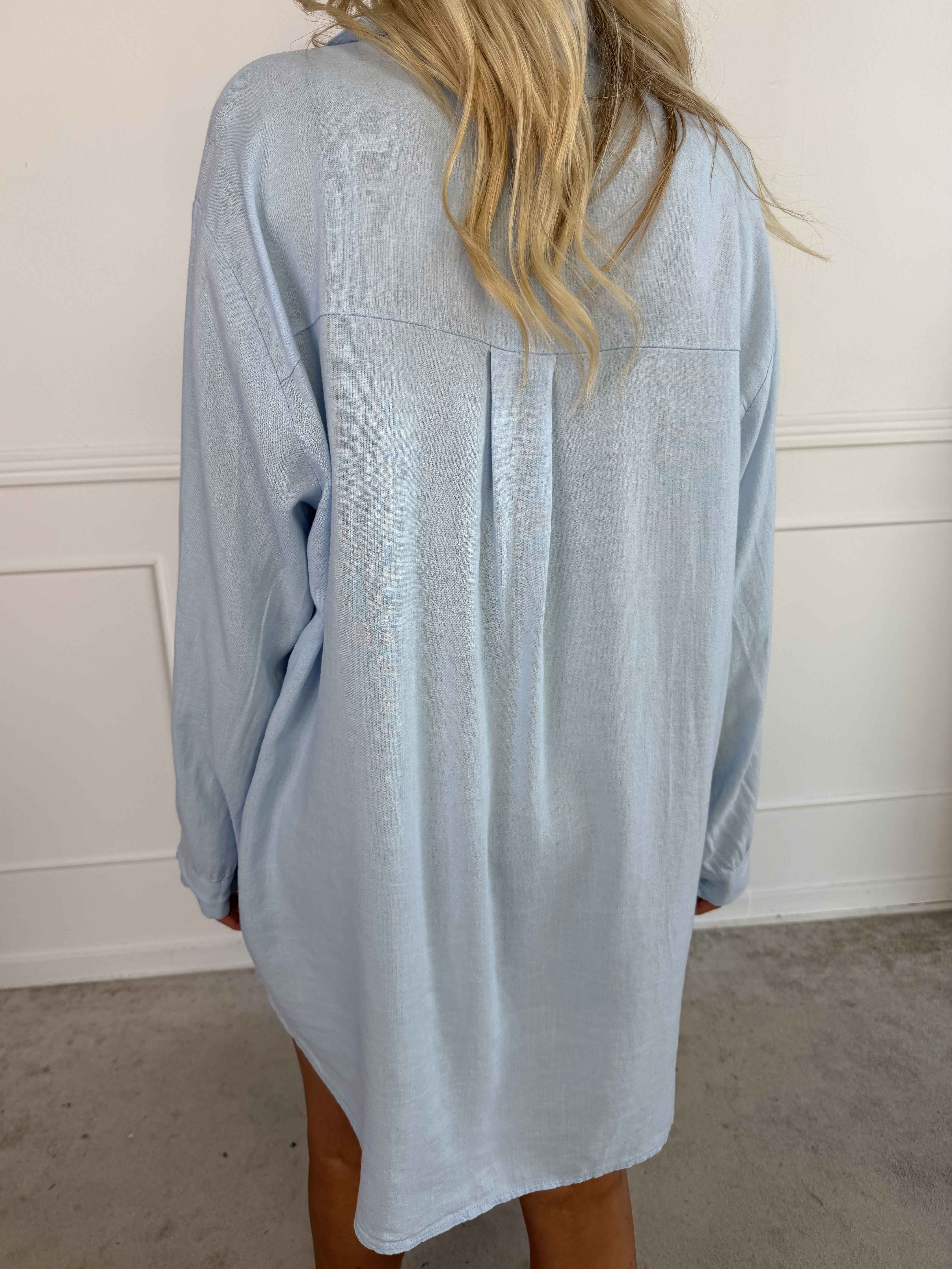 Clara Dress - Ensfarvet skjortekjole i viskose og hør