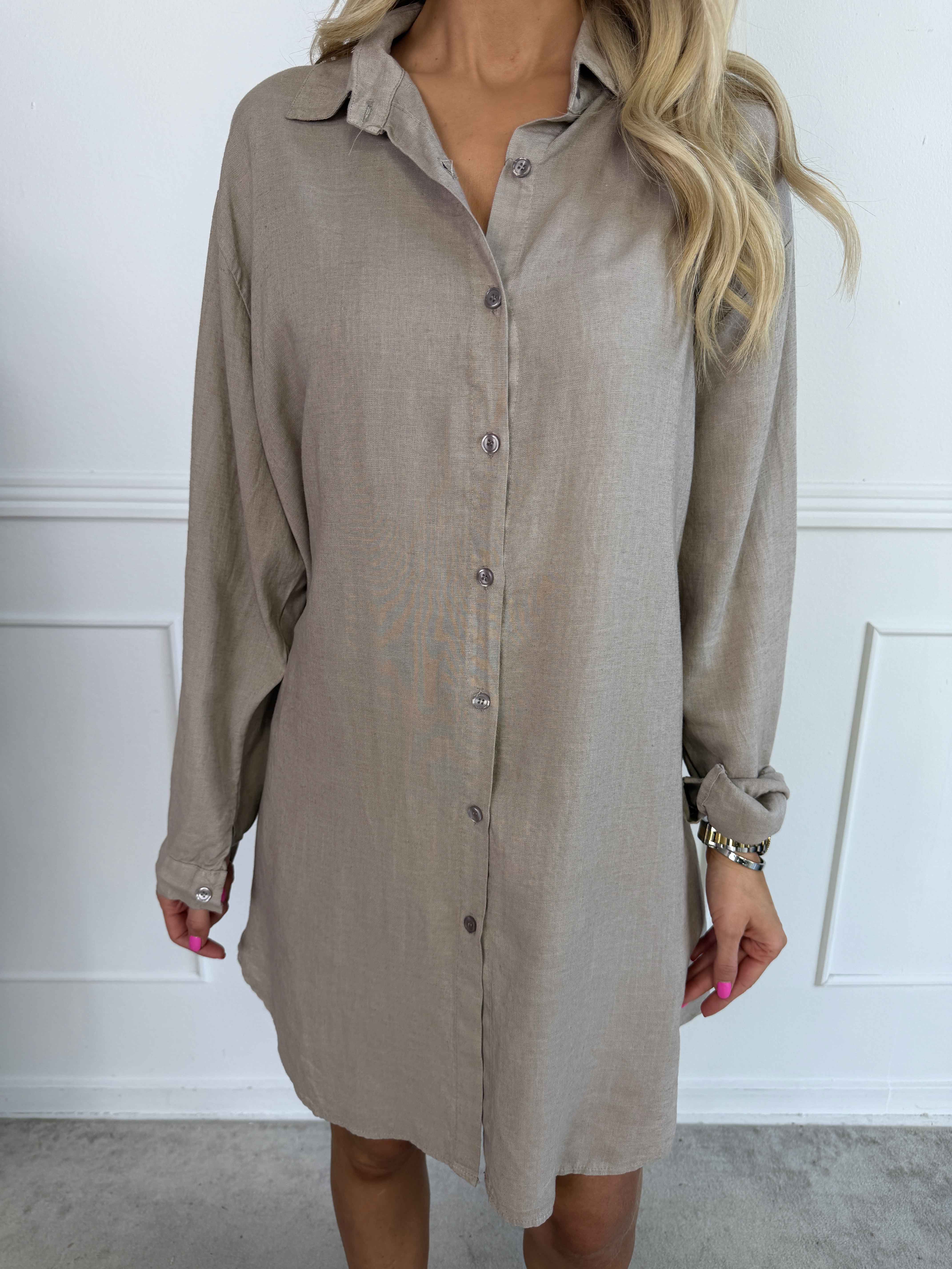 Clara Dress - Ensfarvet skjortekjole i viskose og hør