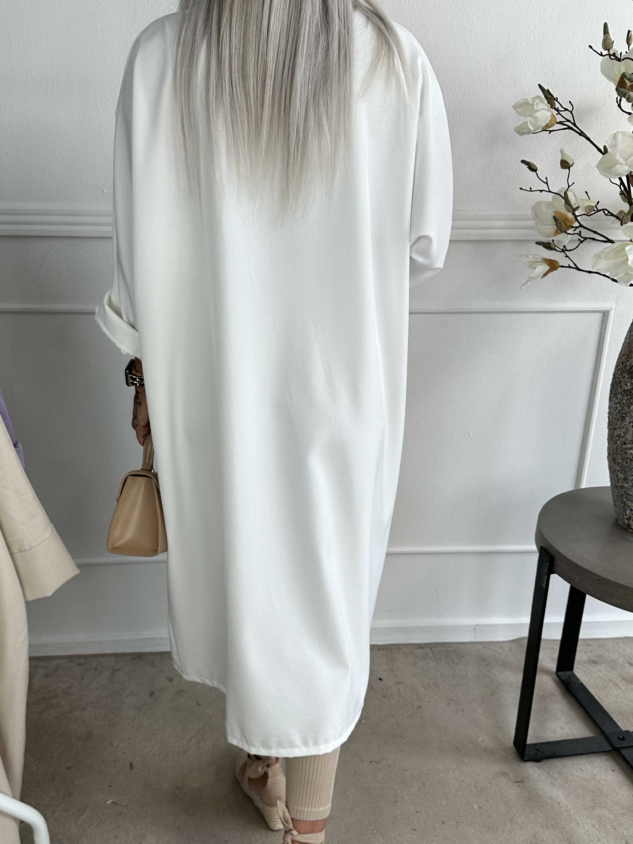 Annah Light - Oversized frakke med tydelige syninger og lommer