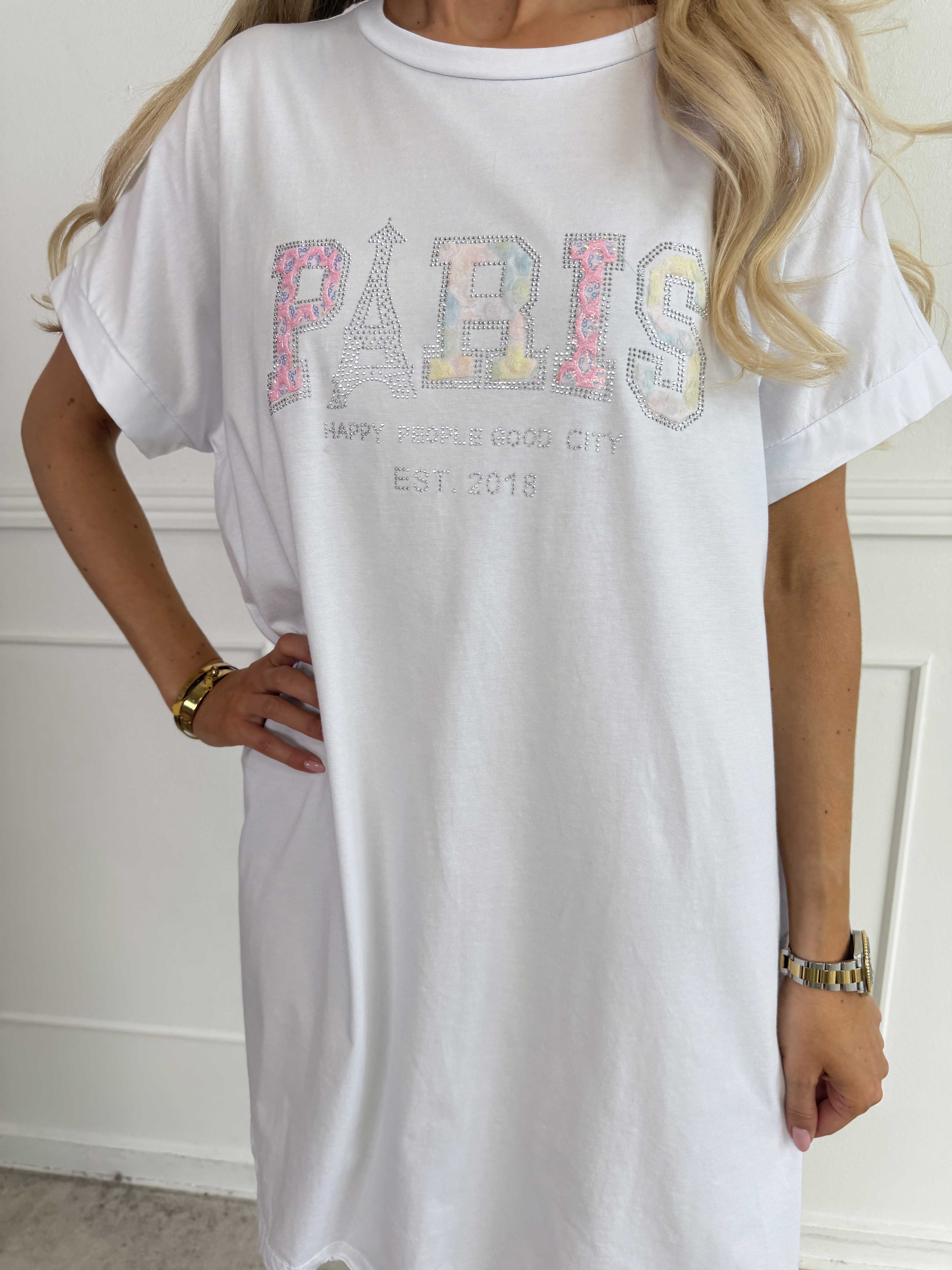 Milla - Plus size t-shirtkjole i bomuld med Paris stående med similisten