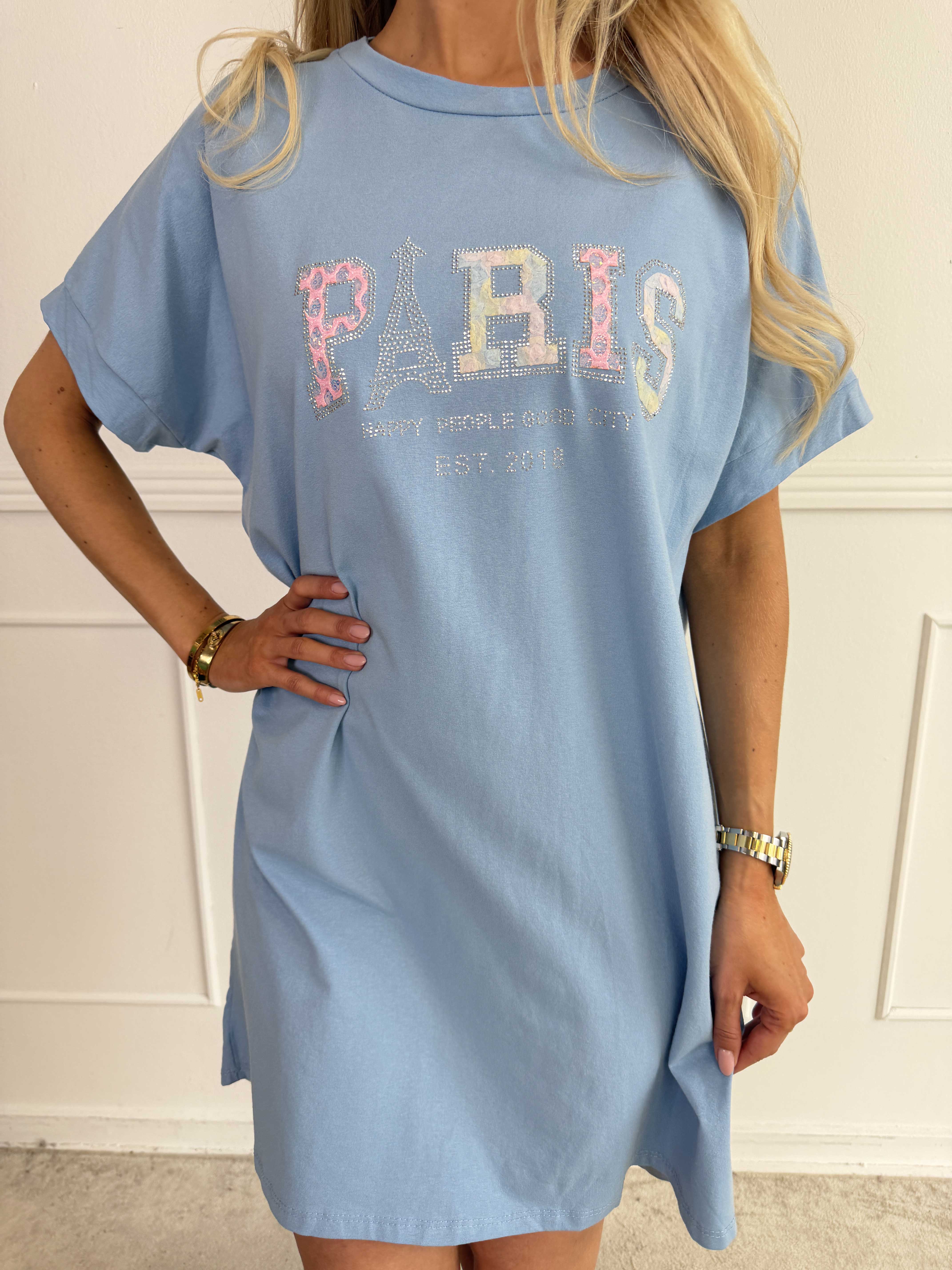 Milla - Plus size t-shirtkjole i bomuld med Paris stående med similisten