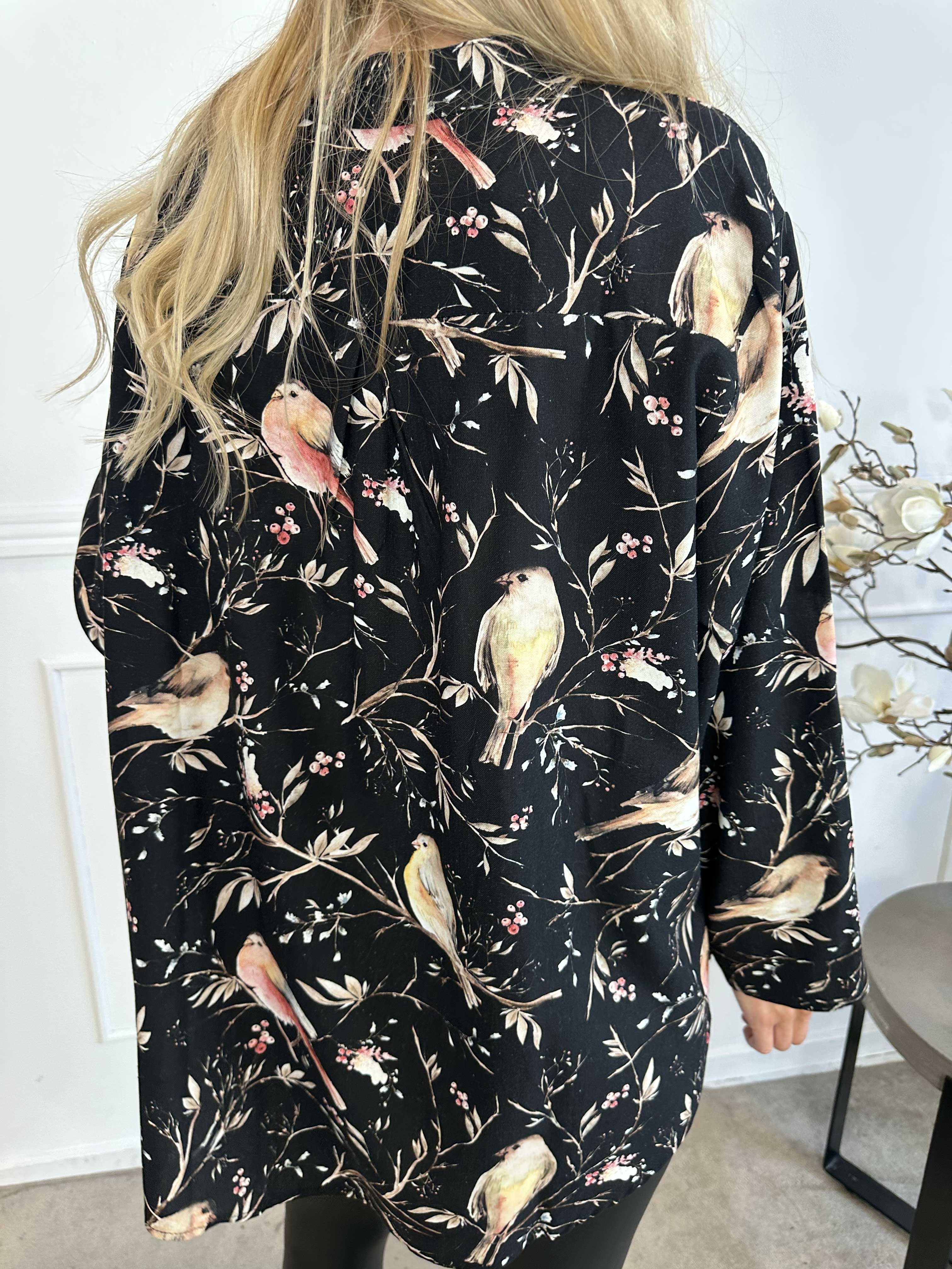 Carmen - Skjorte med fugle lavet i hør og bomuld