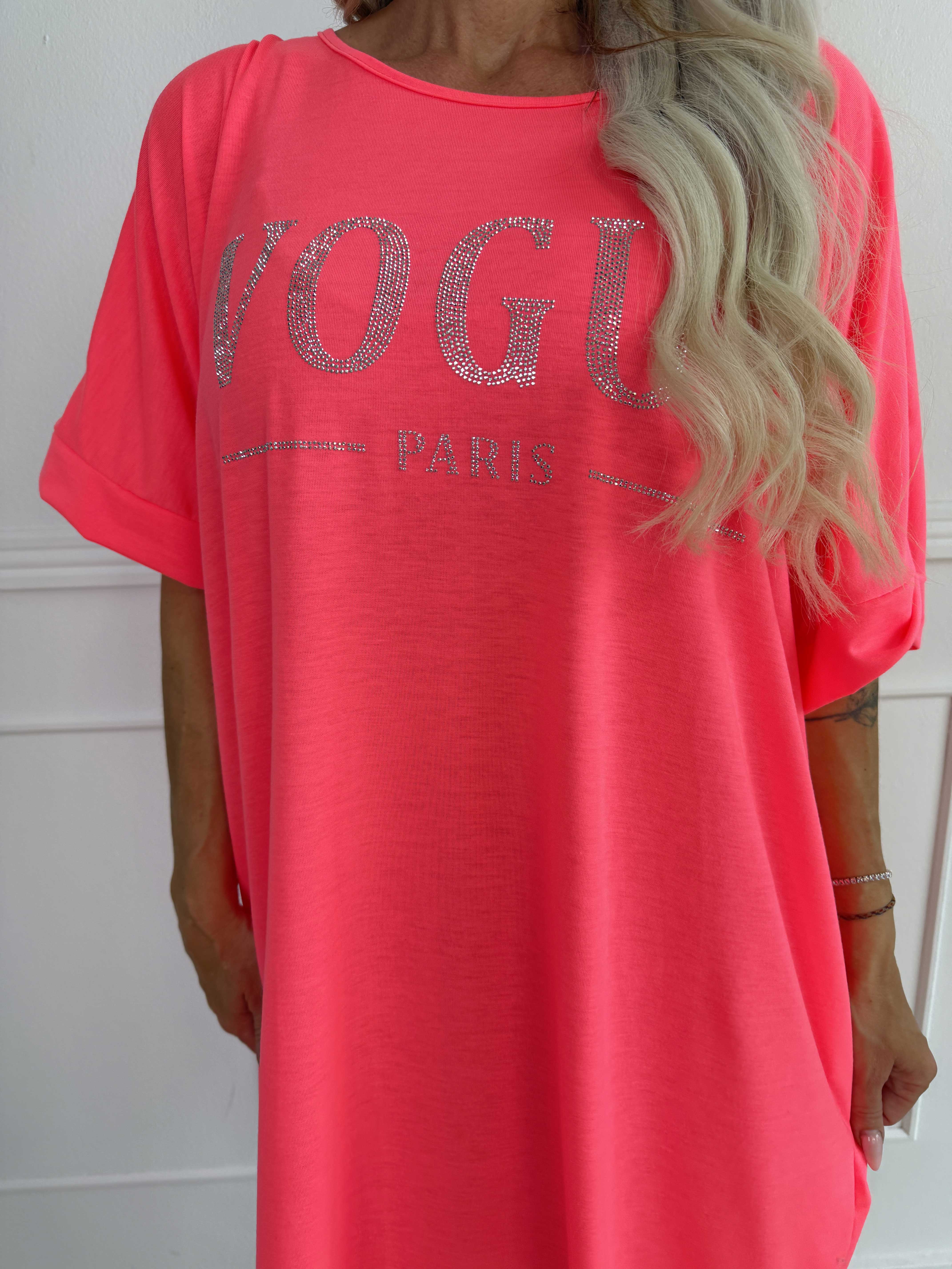 Berna - T-shirtkjole i bomuld med lommer og glimtende “VOGUE”-detalje