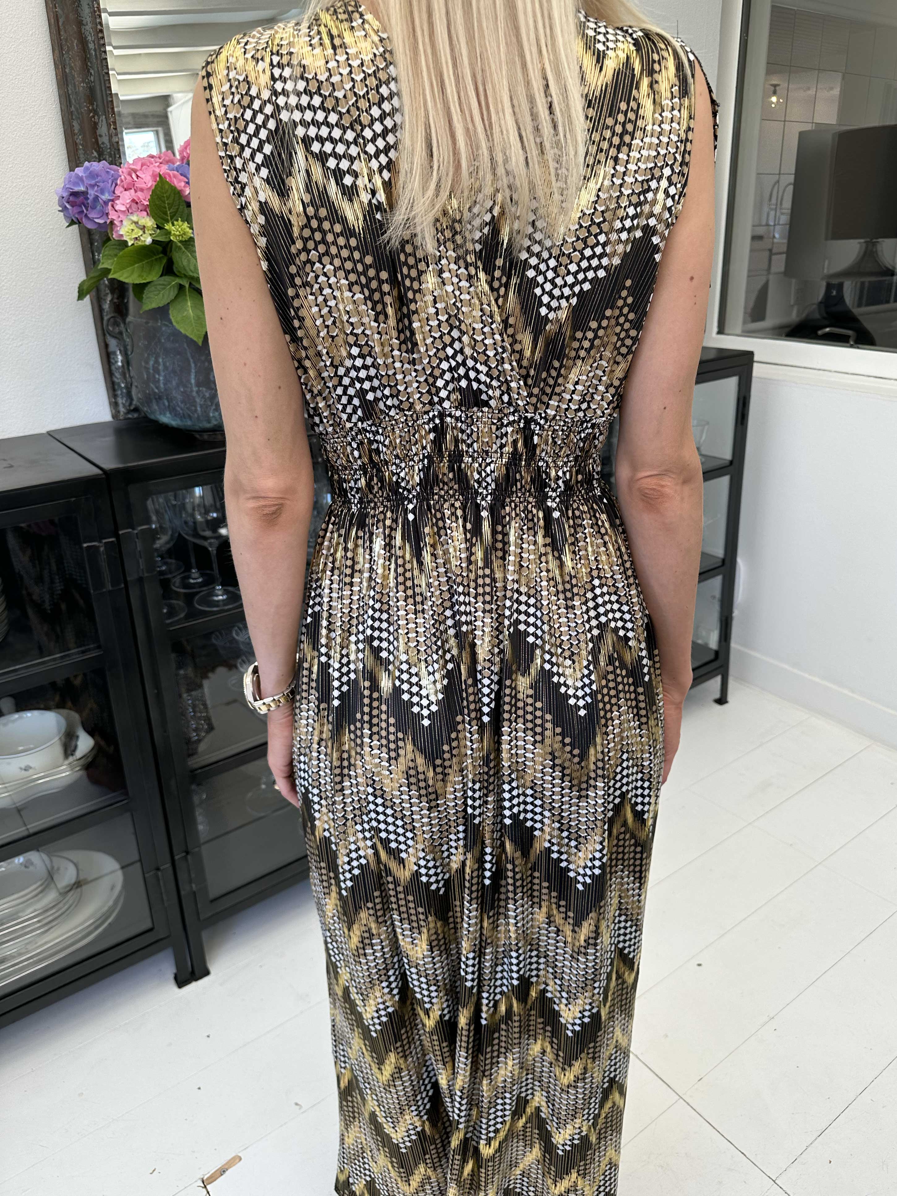 Pams Pattern Sleeveless - Lang elastisk kjole i krølfrit stof