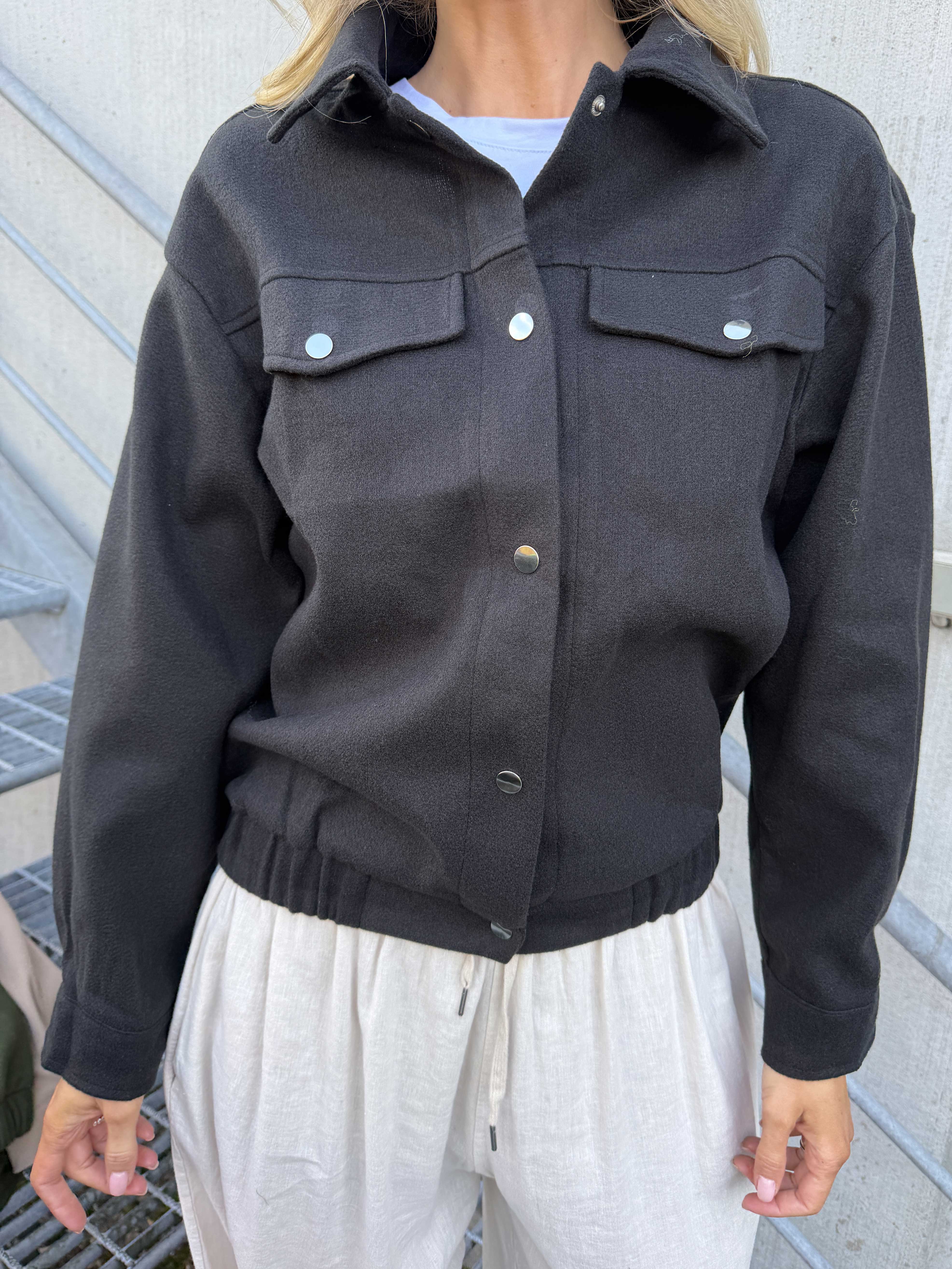 Nukaka - Let og stilfuld jakke i skjortestil