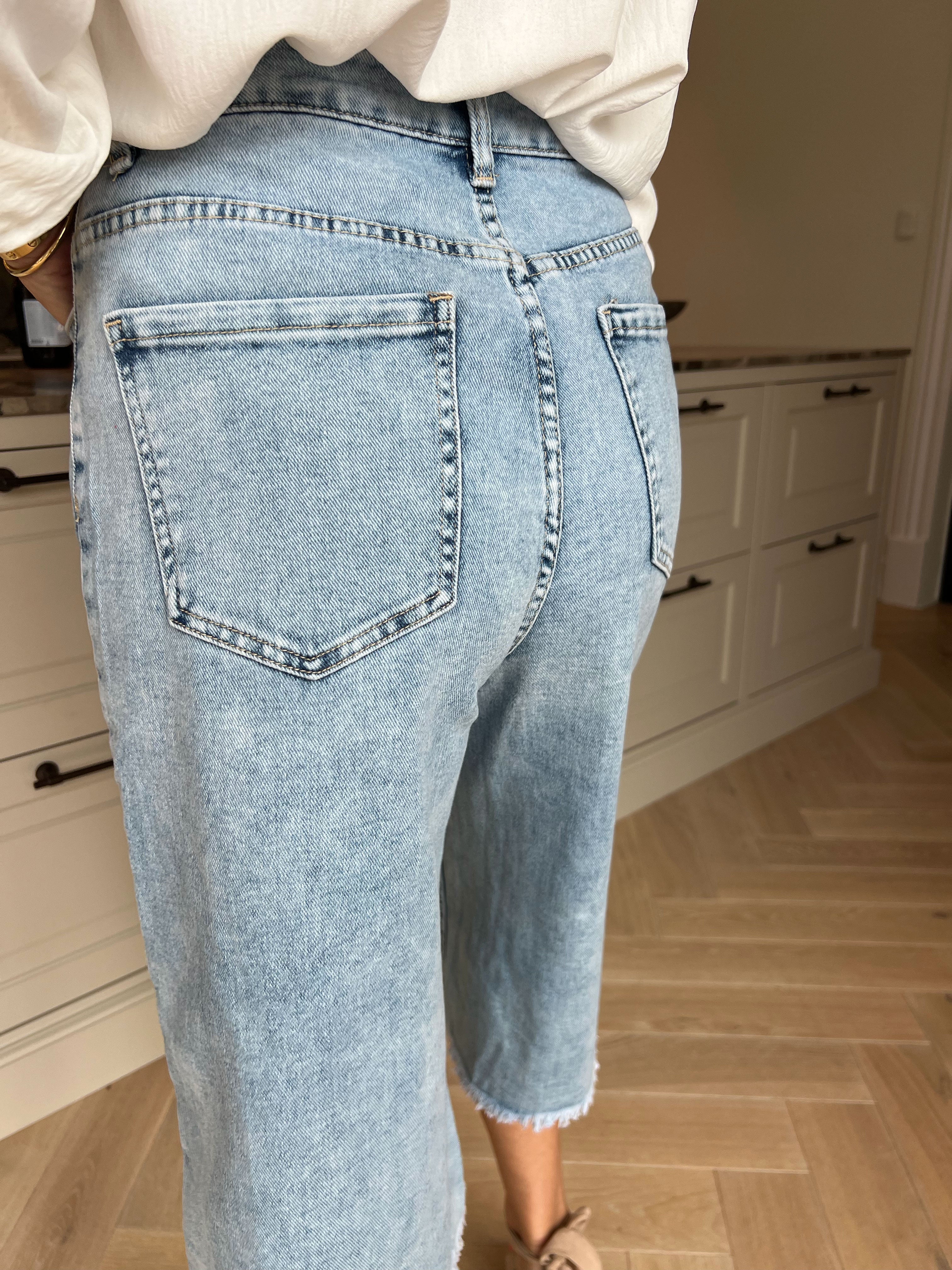 Kabrina - Knælange denimshorts med brede bukseben