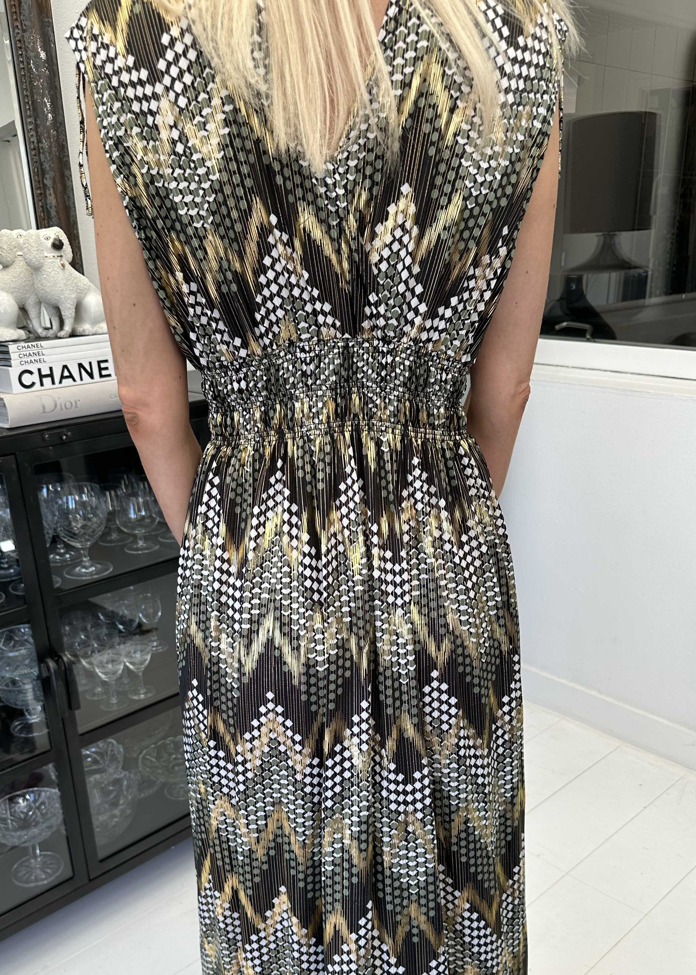 Pams Pattern Sleeveless - Lang elastisk kjole i krølfrit stof