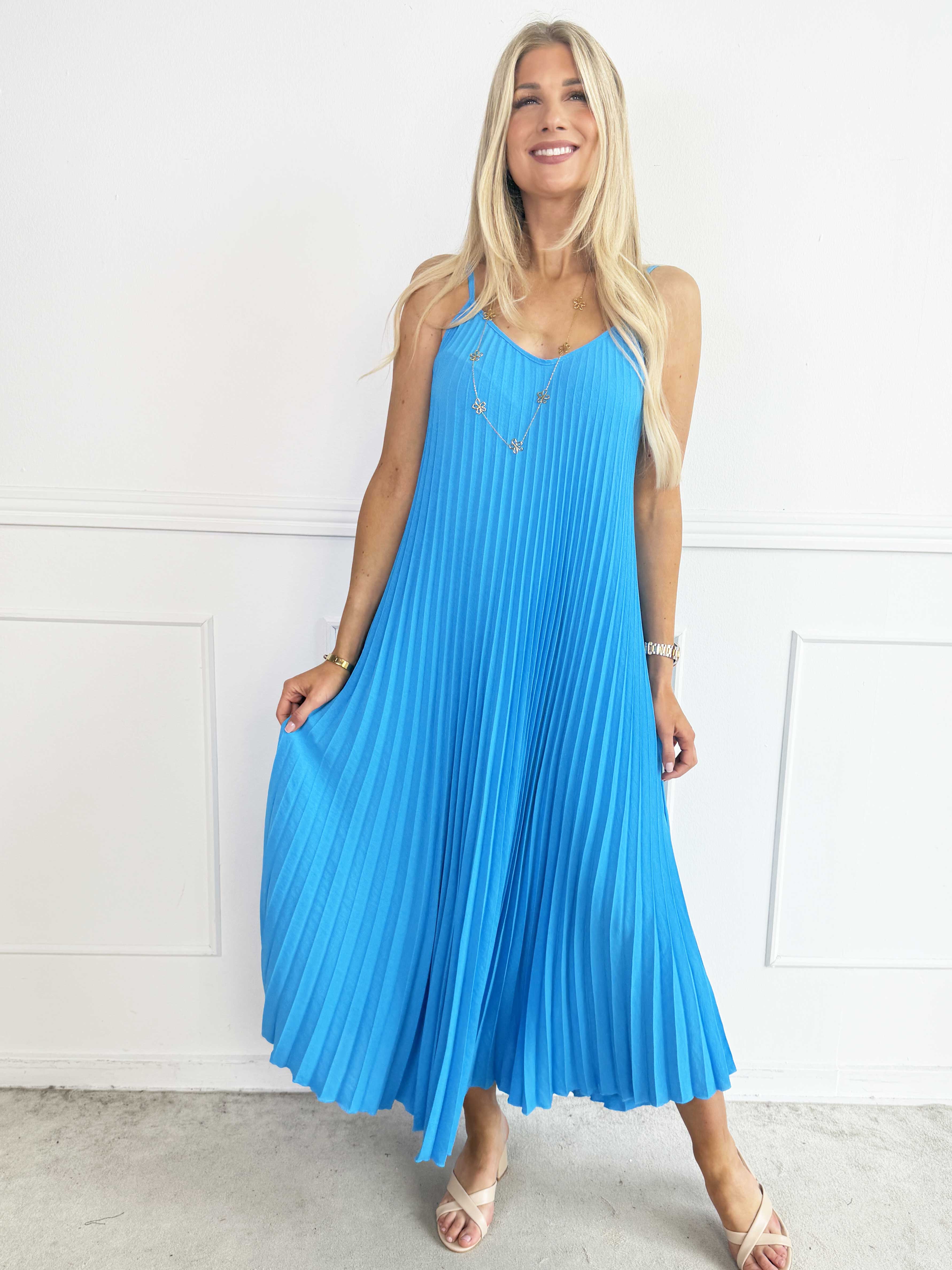 Tonia - Plisseret plus size stropkjole i en blød og let viskoseblanding