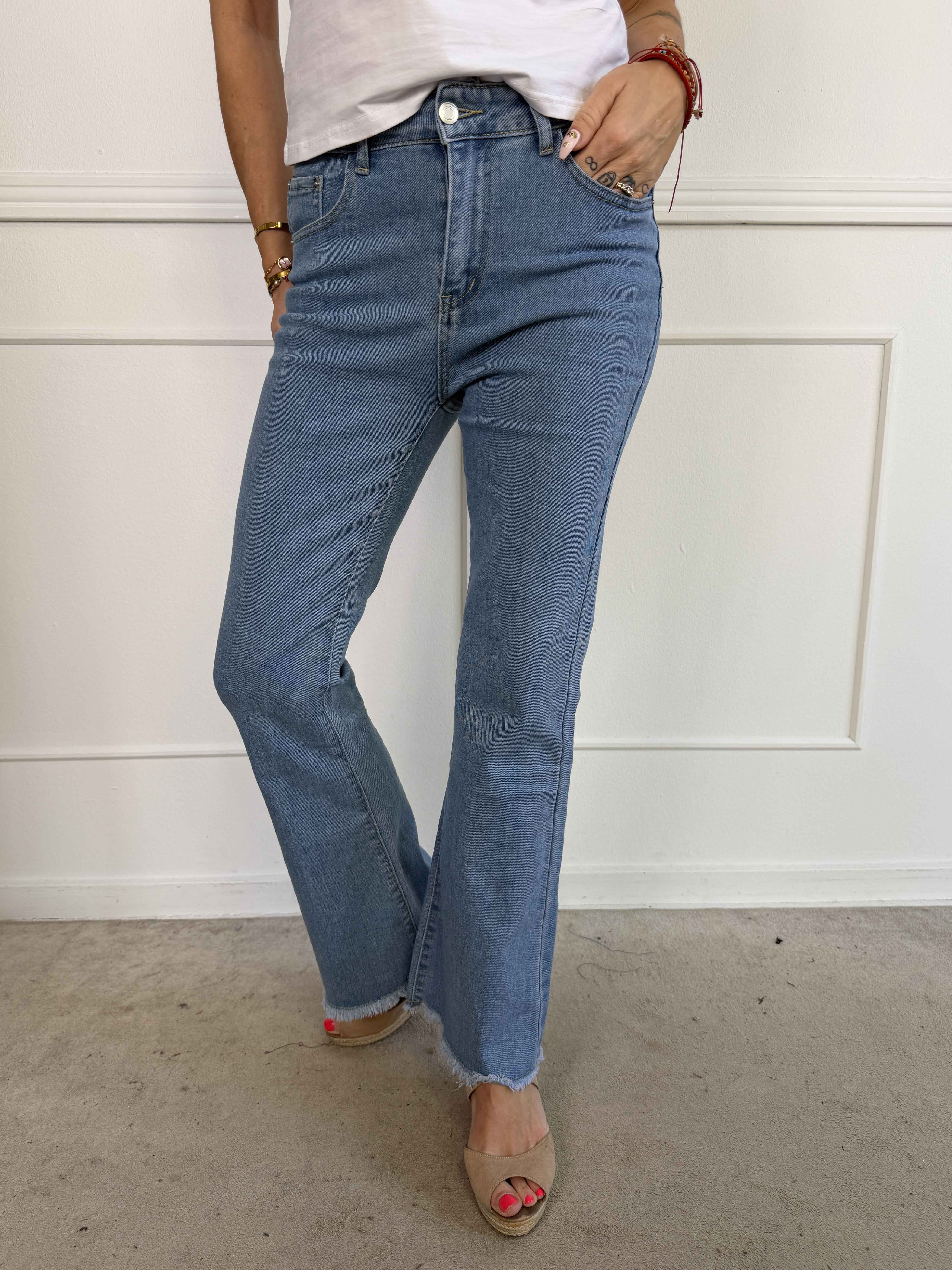 Khloe - Lyse jeans med svaj