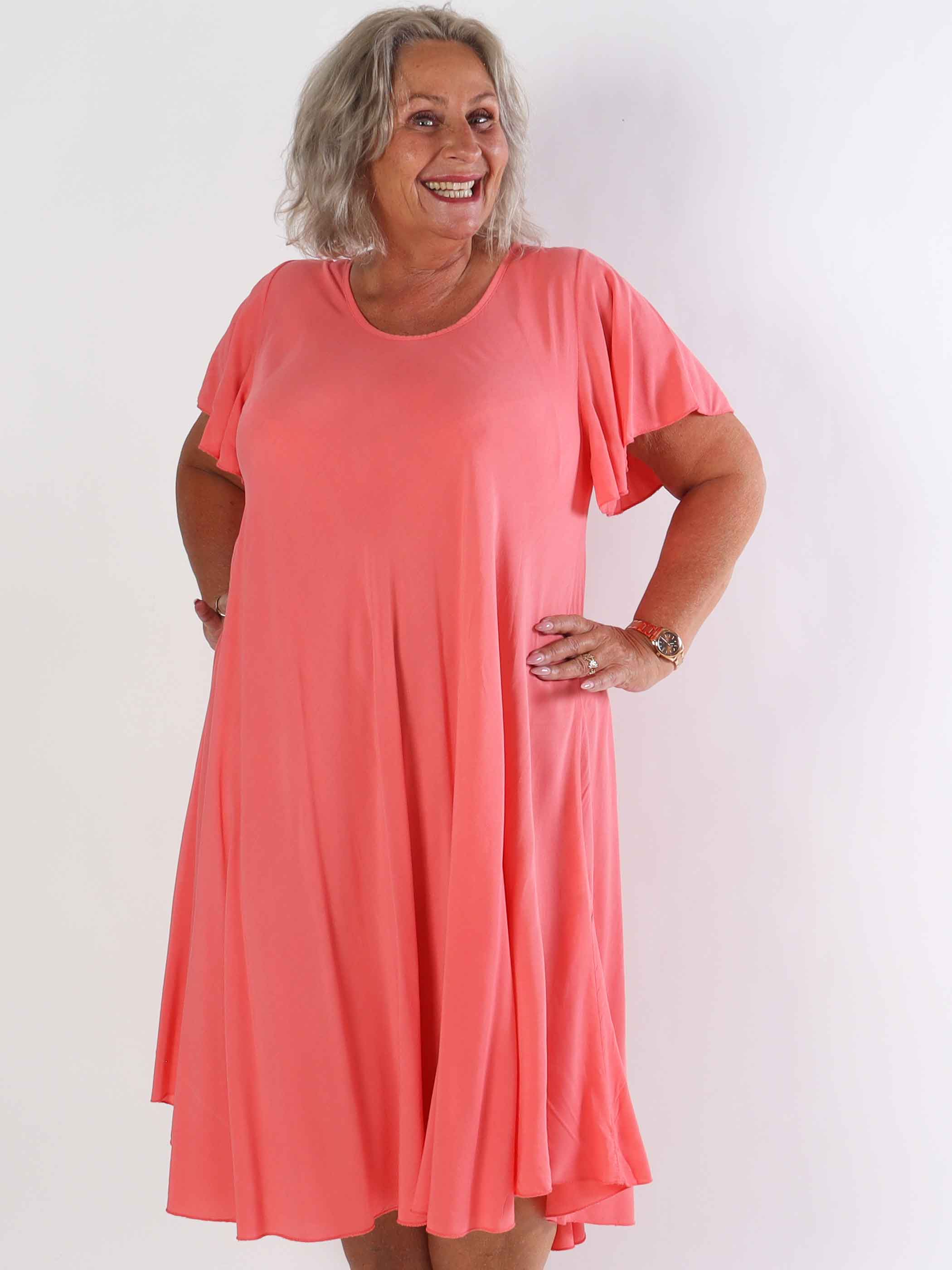 Laneira - Lang plus size kjole i viskose og a-facon