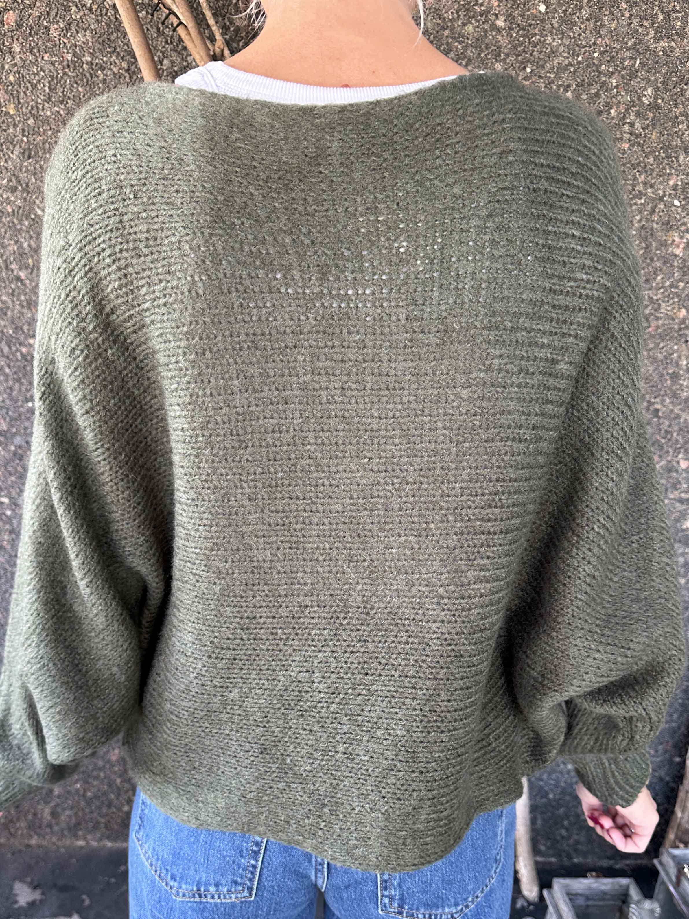 Sonja - Kort striktrøje med krydsdetalje foran