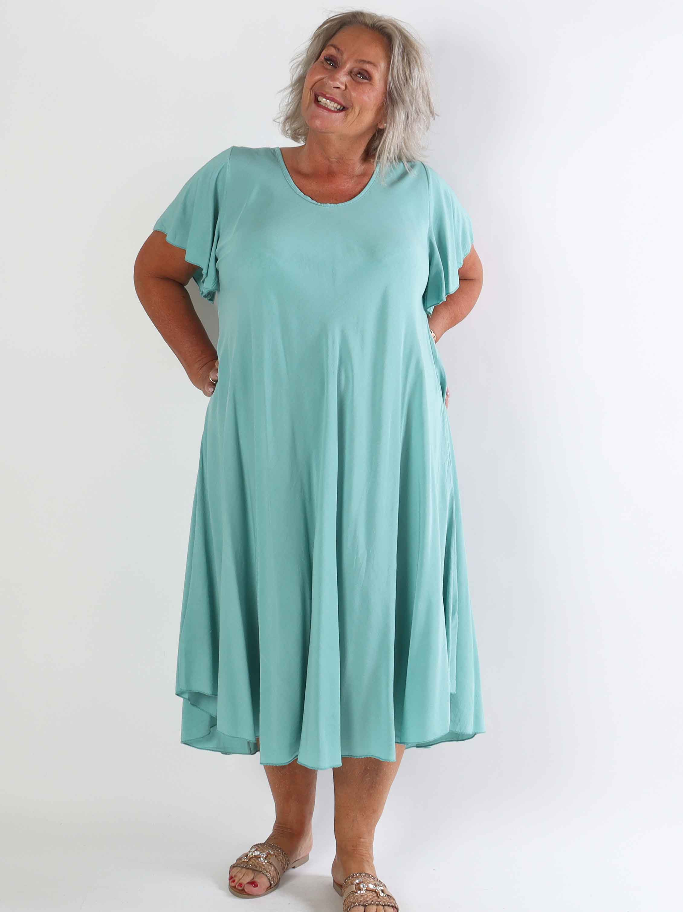 Laneira - Lang plus size kjole i viskose og a-facon