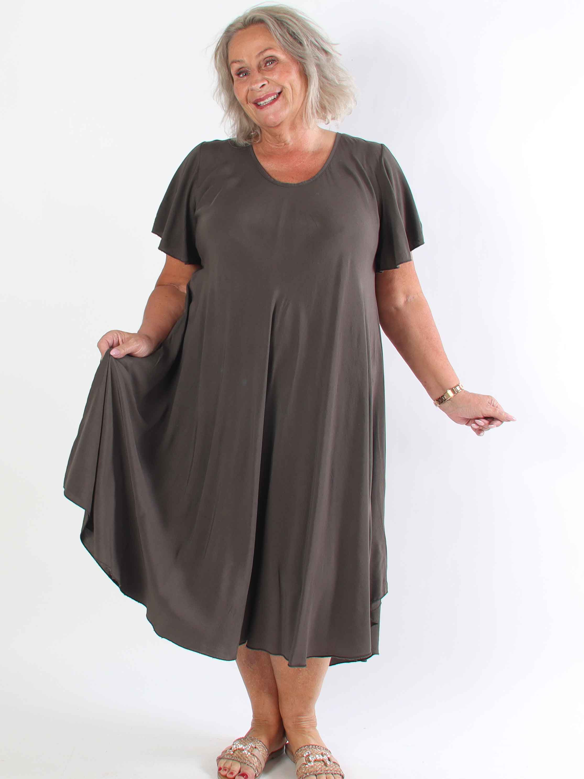 Laneira - Lang plus size kjole i viskose og a-facon