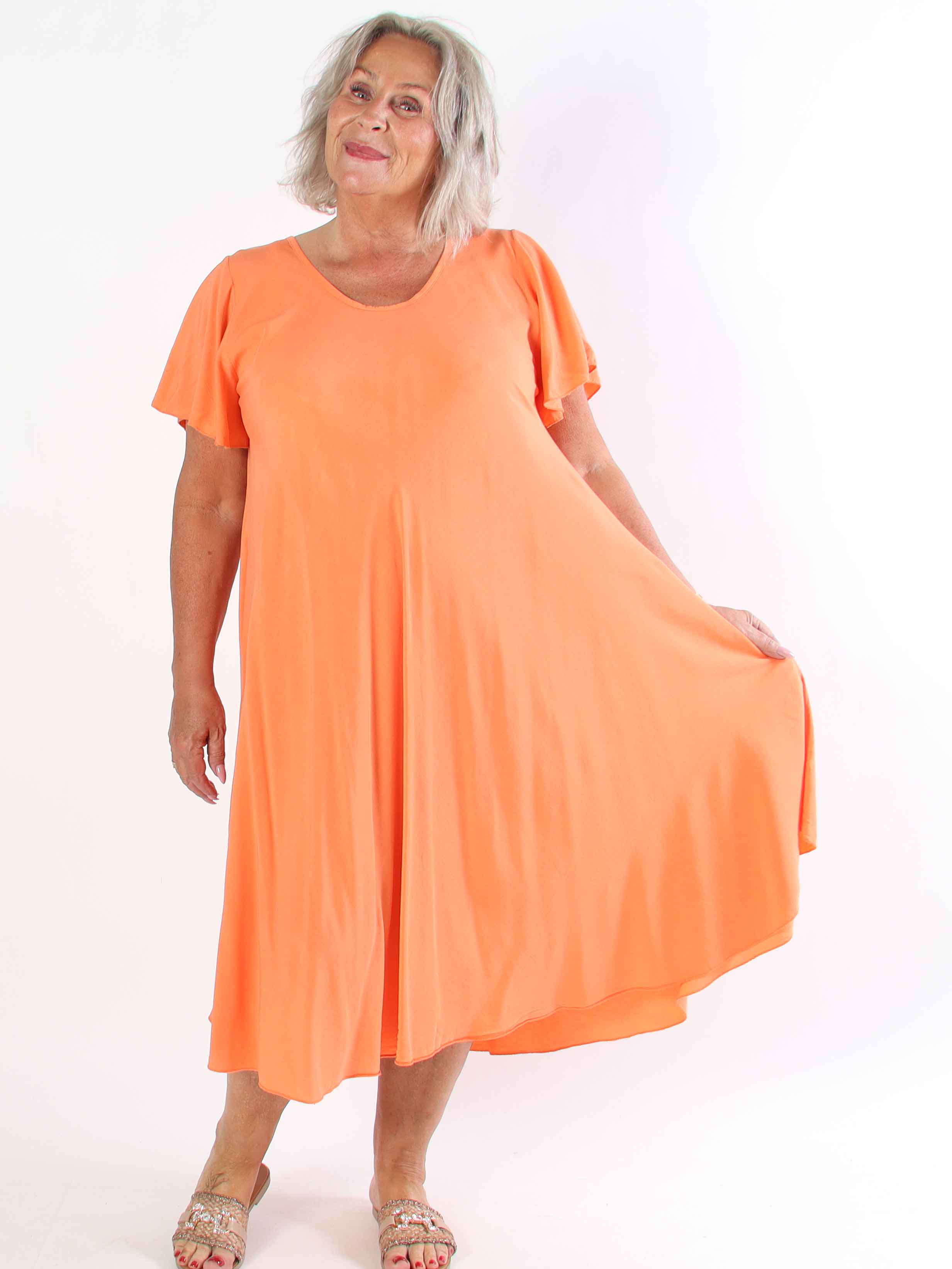 Laneira - Lang plus size kjole i viskose og a-facon