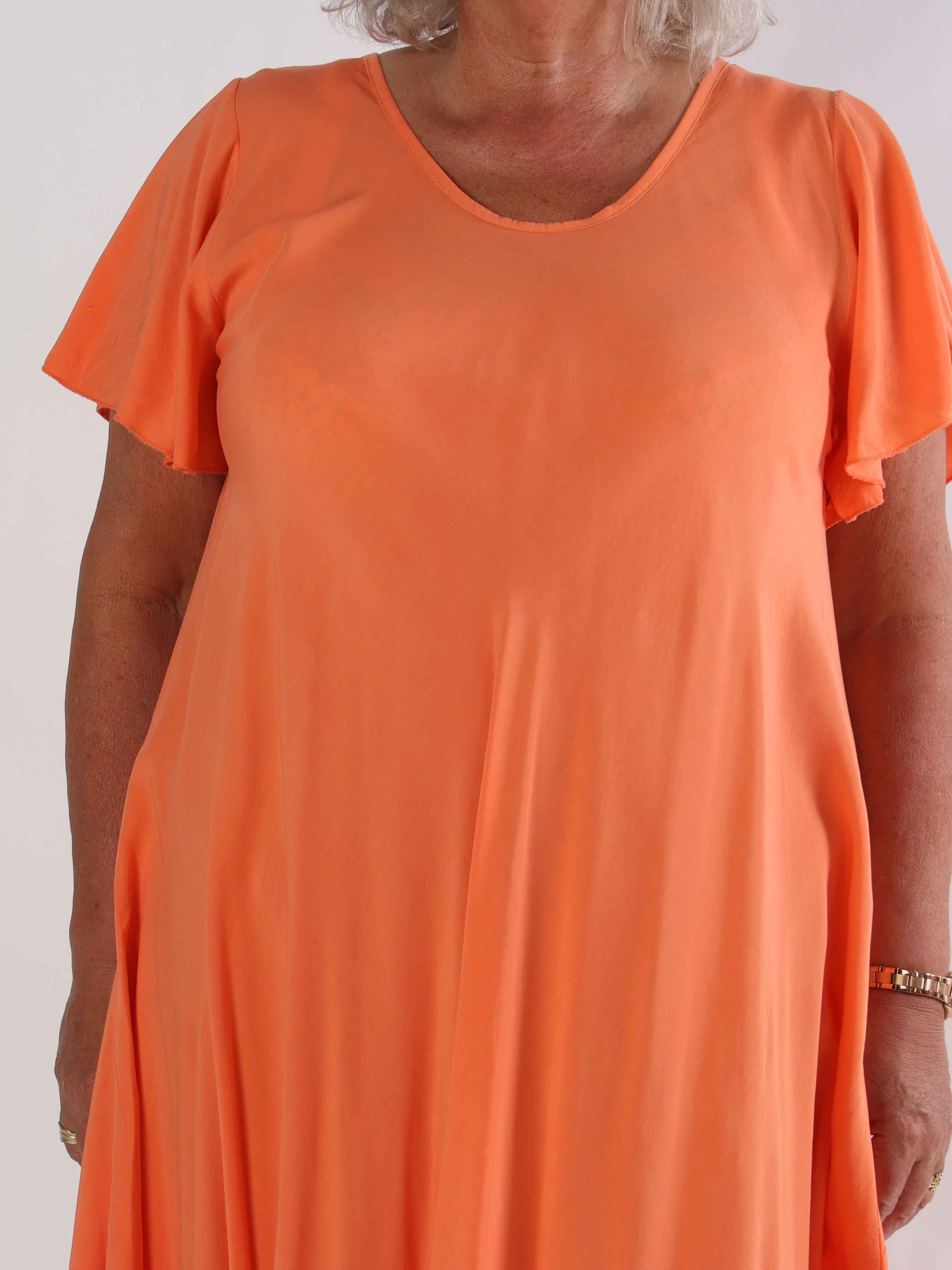 Laneira - Lang plus size kjole i viskose og a-facon