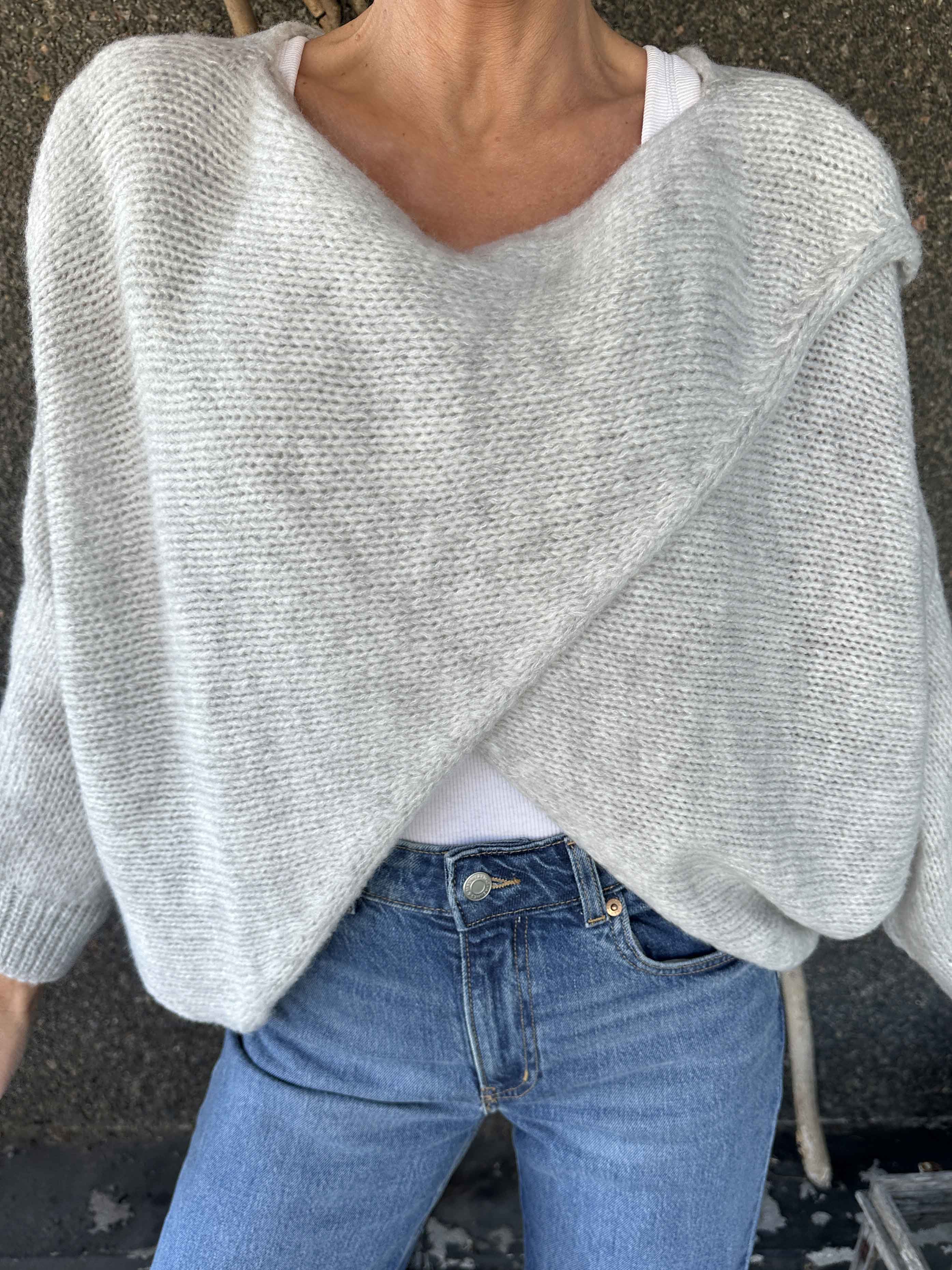 Sonja - Kort striktrøje med krydsdetalje foran