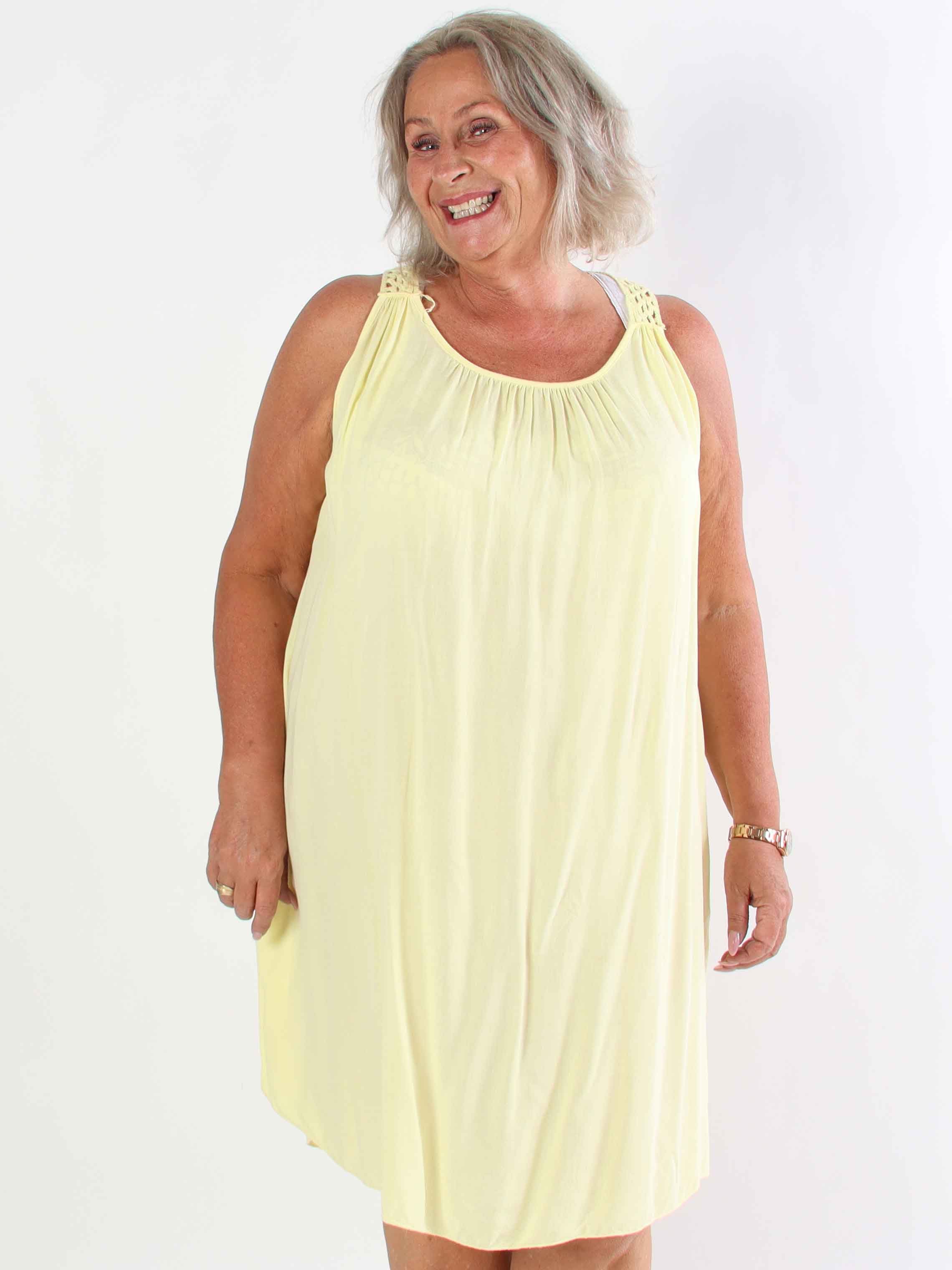 Medea - Simpel plus size sommerkjole i viskose med broderet ryg