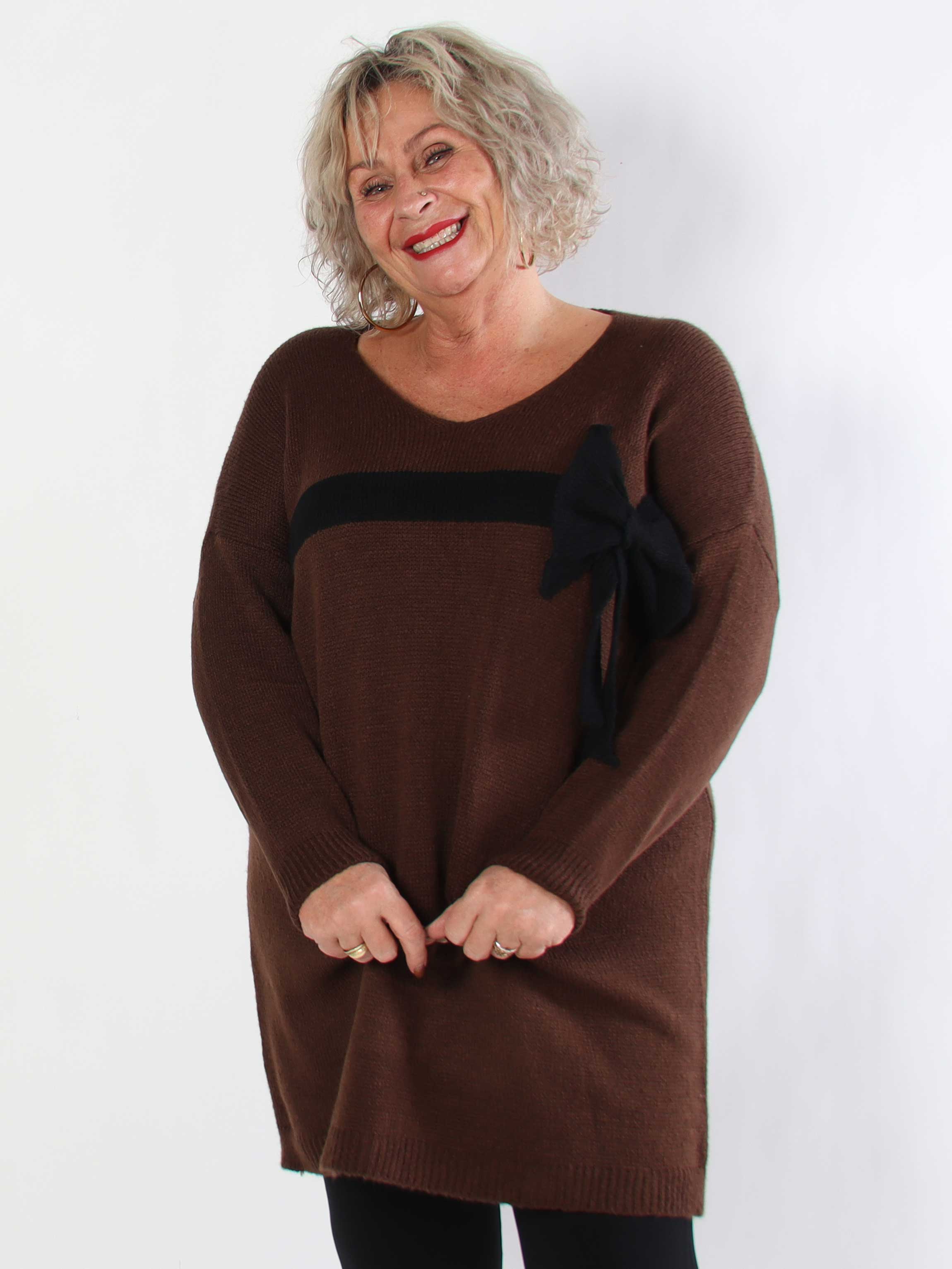 Berra - Plus size strikkjole med bånd og sløjfe