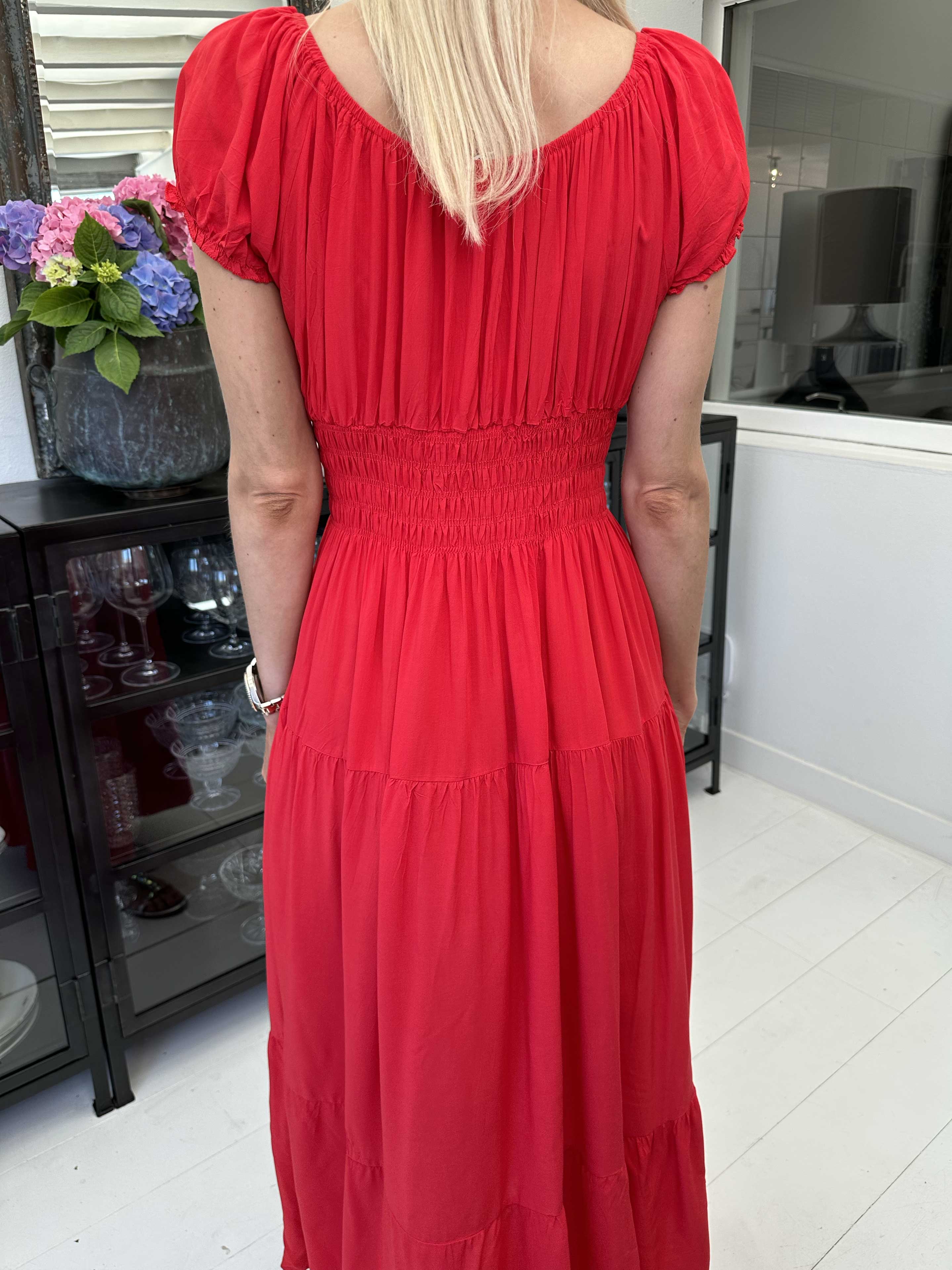 Finalia Plain - Lang sød kjole pufærmer og elastik i taljen